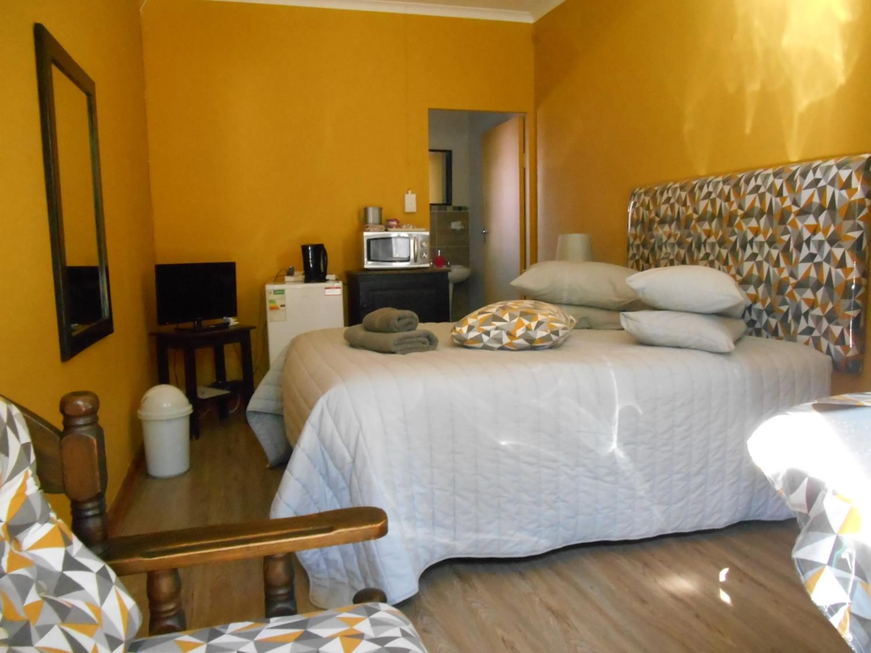 Property building, Bed in Obesa Lodge