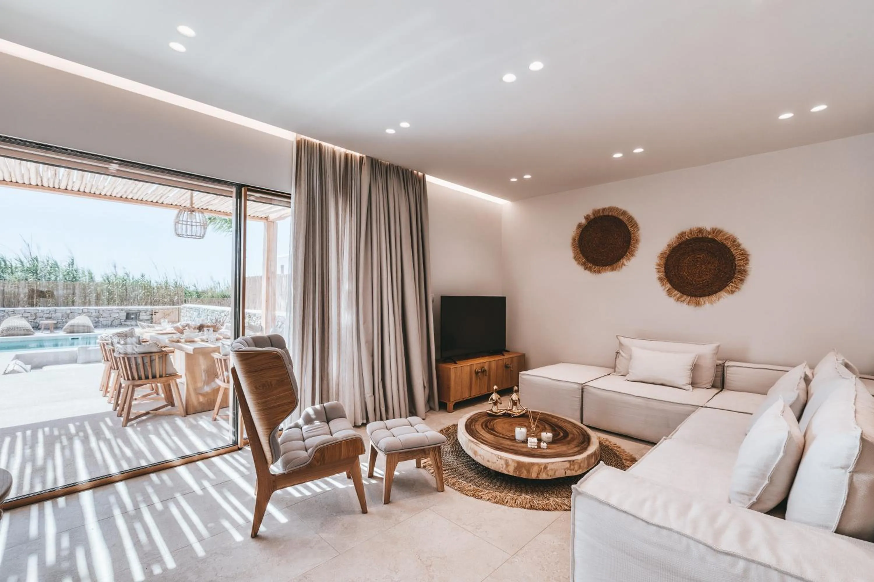 Communal lounge/ TV room in Cocopalm Villas Naxos