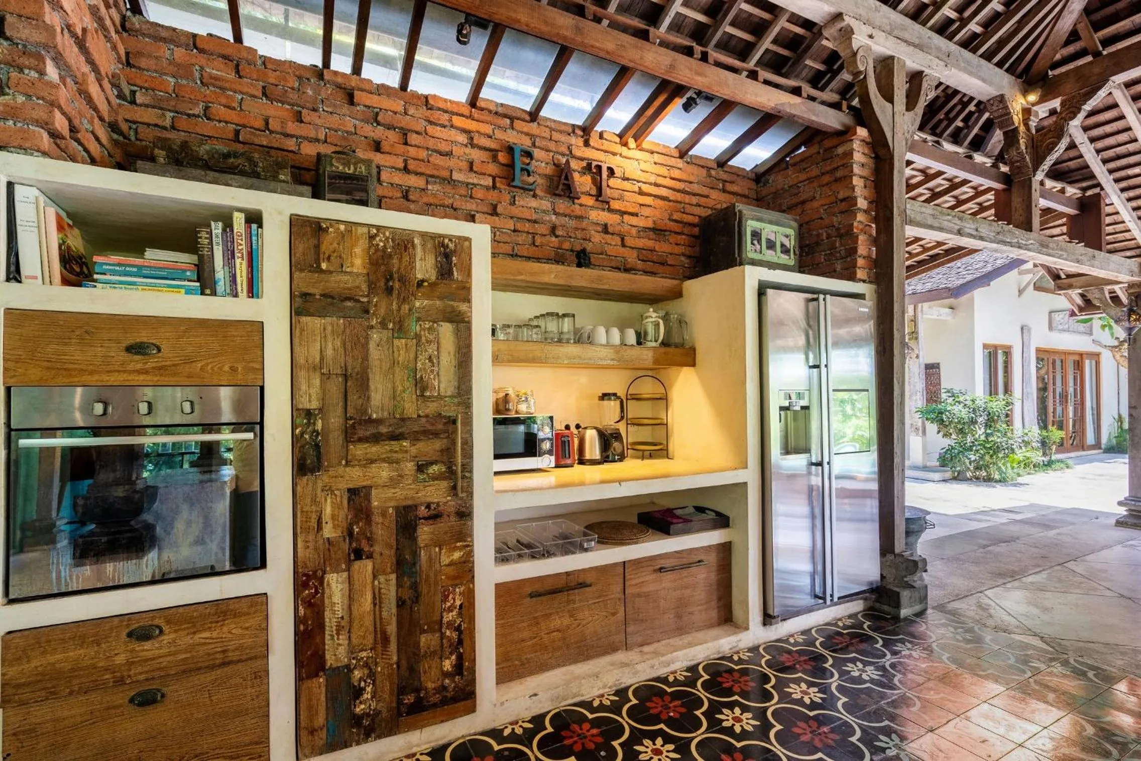 Kitchen or kitchenette in Aalaya Villa by Betterplace