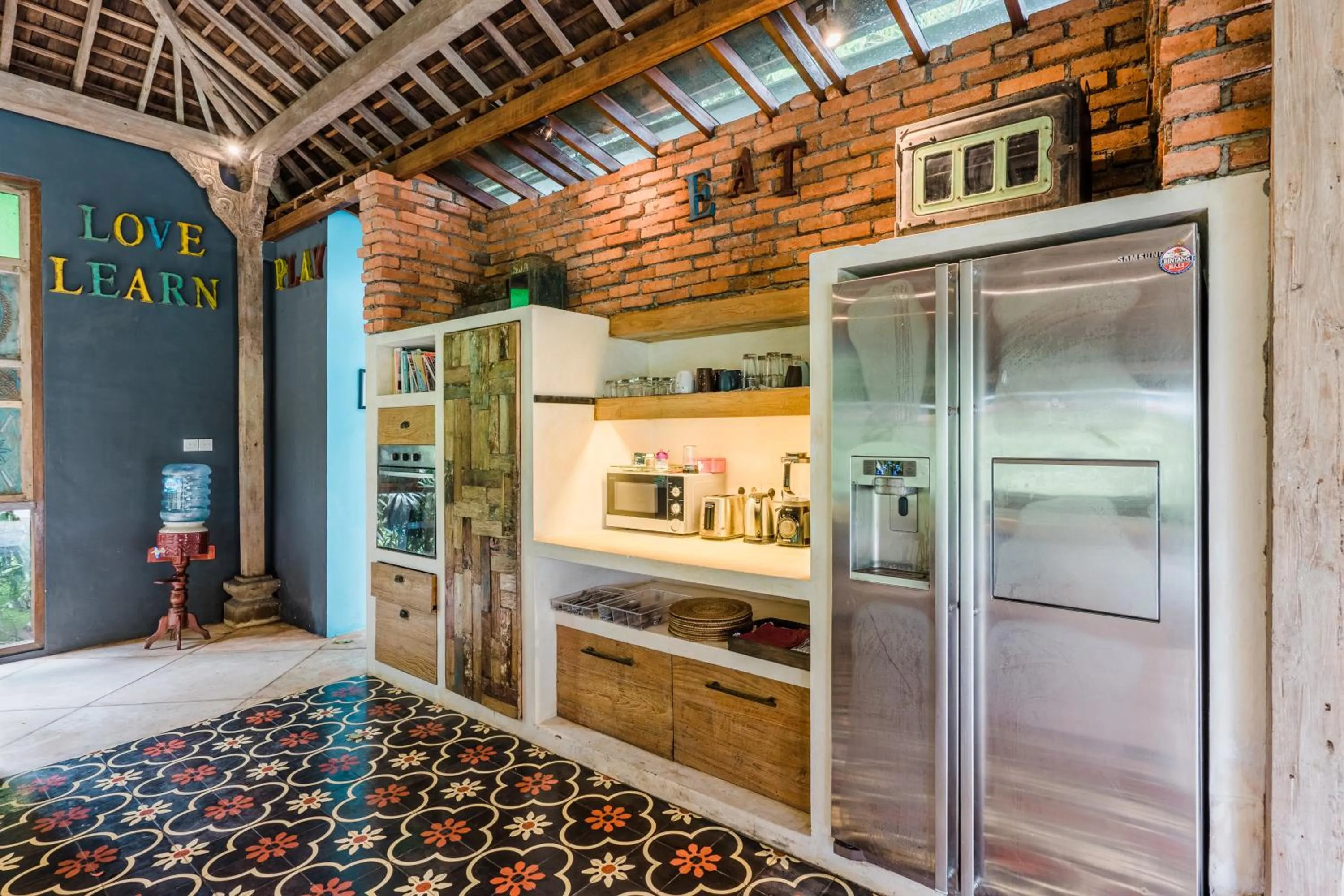 Kitchen or kitchenette in Aalaya Villa by Betterplace