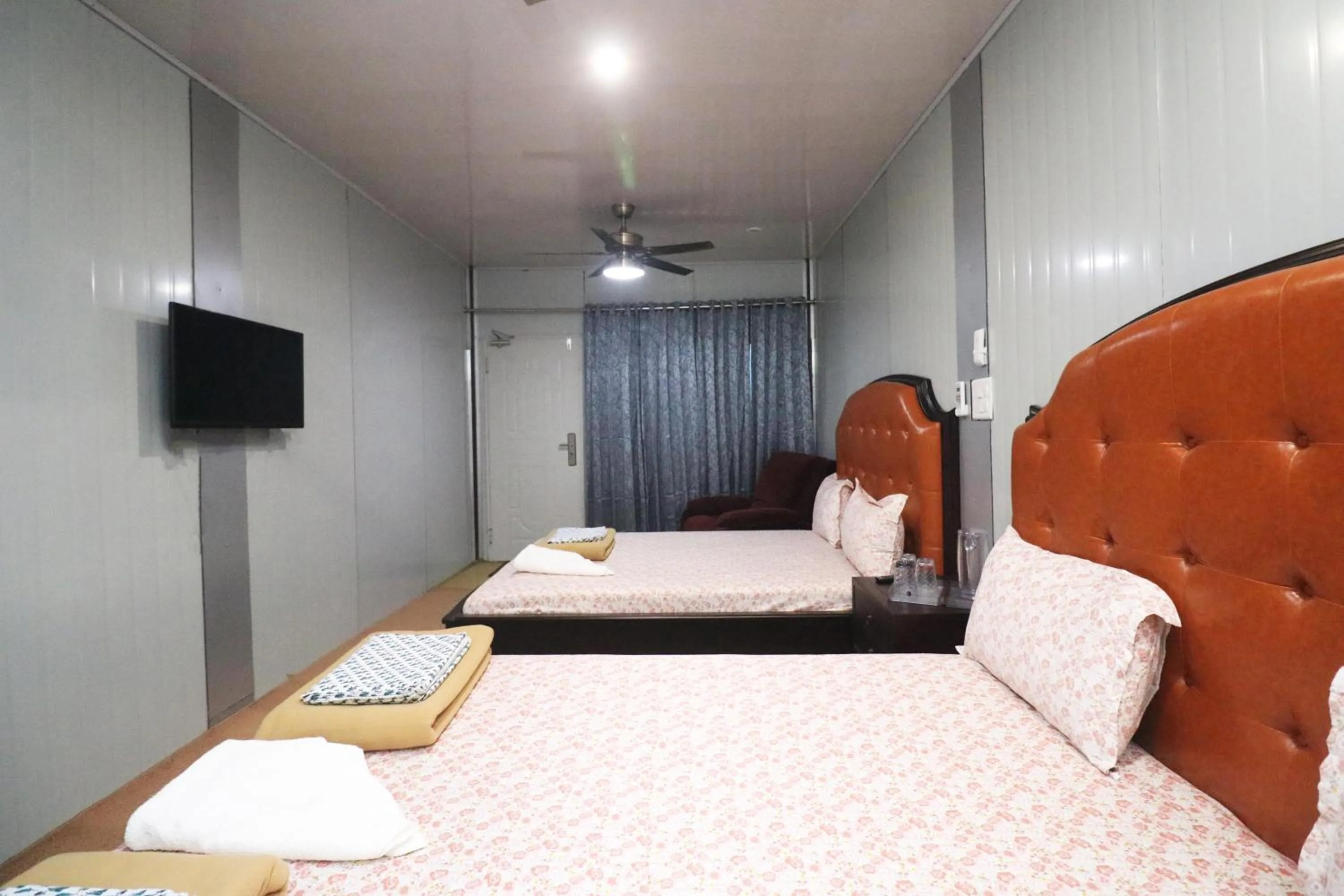 Bed in HOTEL THE CUBE STAY