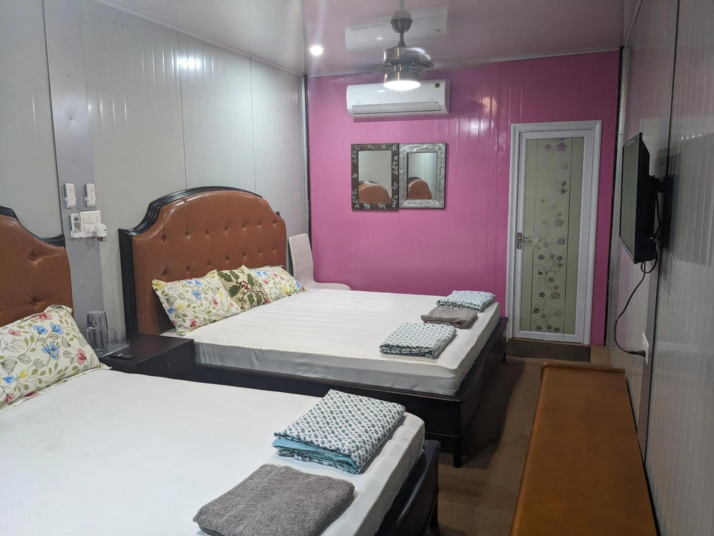 Bed in HOTEL THE CUBE STAY