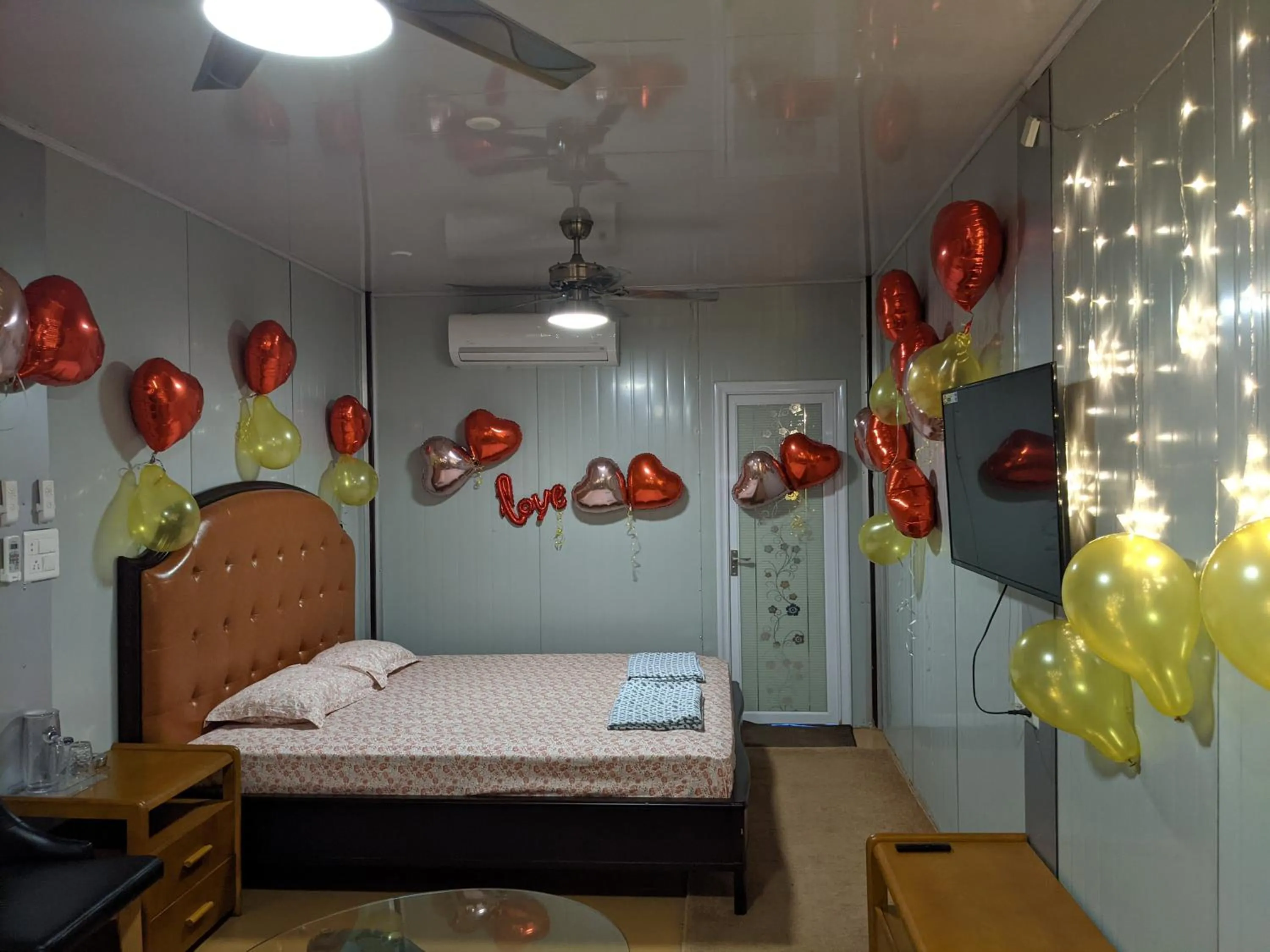 Bed in HOTEL THE CUBE STAY