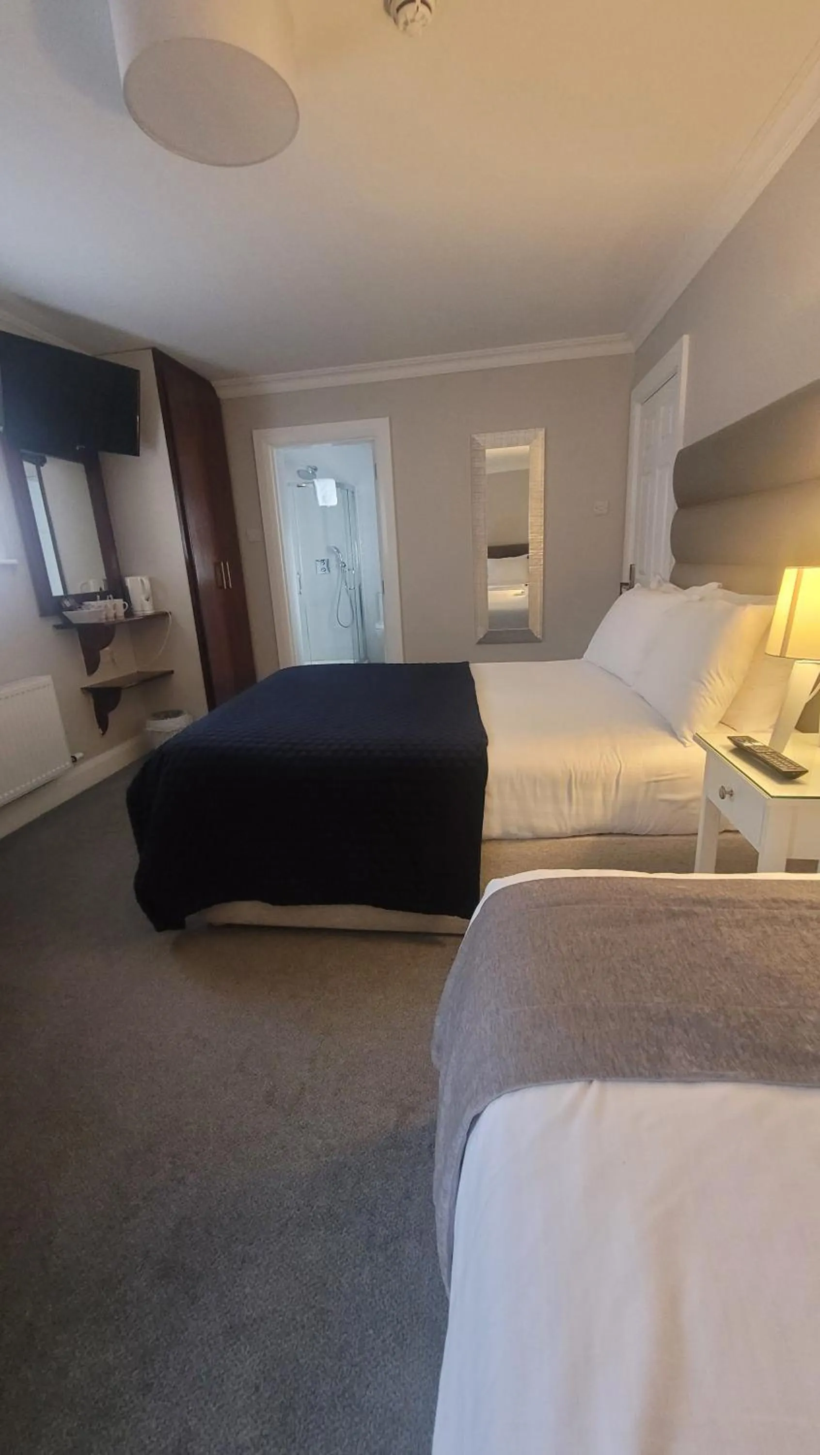 Photo of the whole room, Bed in Murphy's Pub and Bed & Breakfast