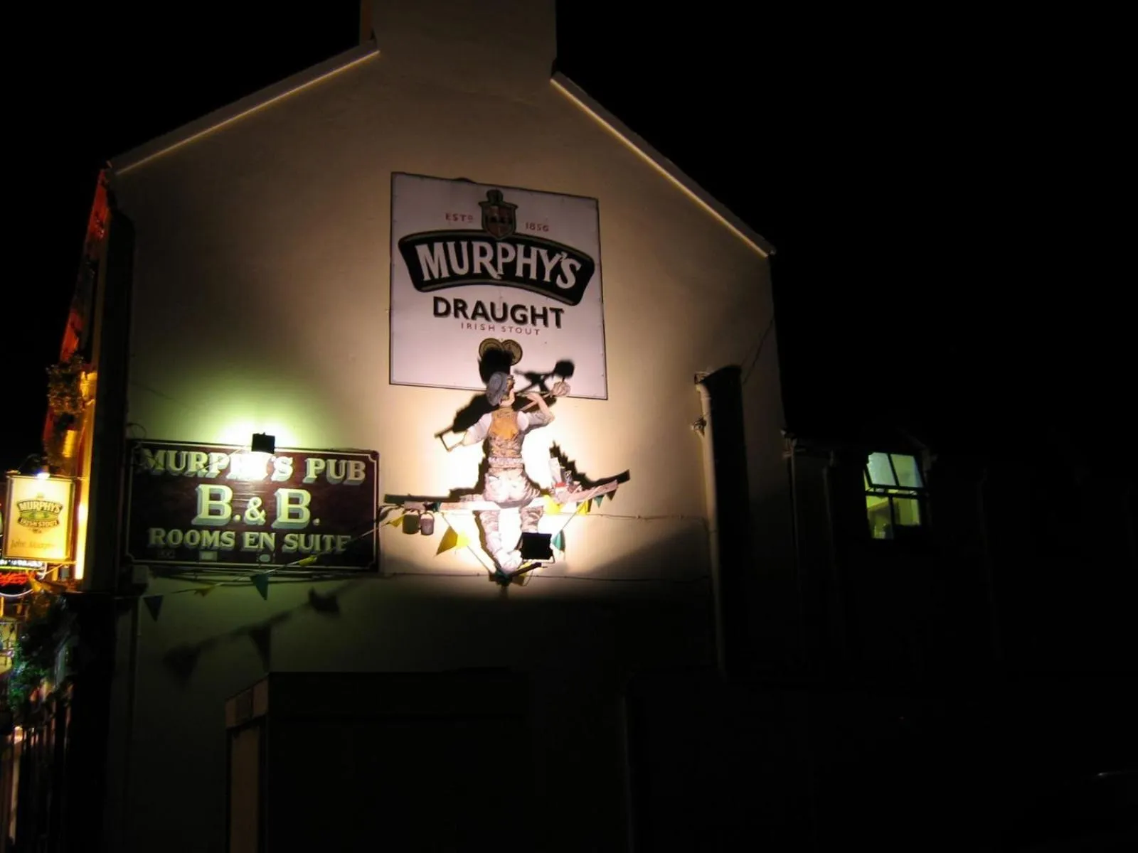 Property building in Murphy's Pub and Bed & Breakfast