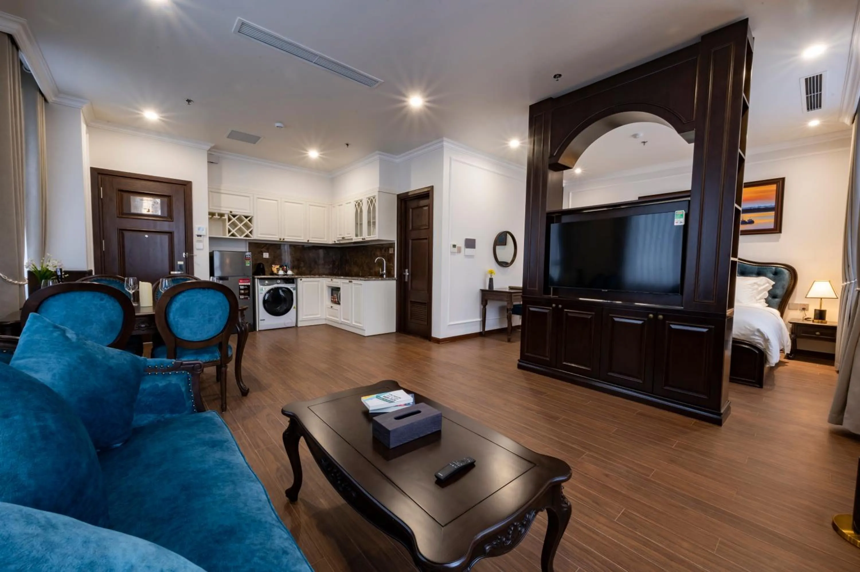 Communal lounge/ TV room in MADELISE HOTEL&APARTMENT