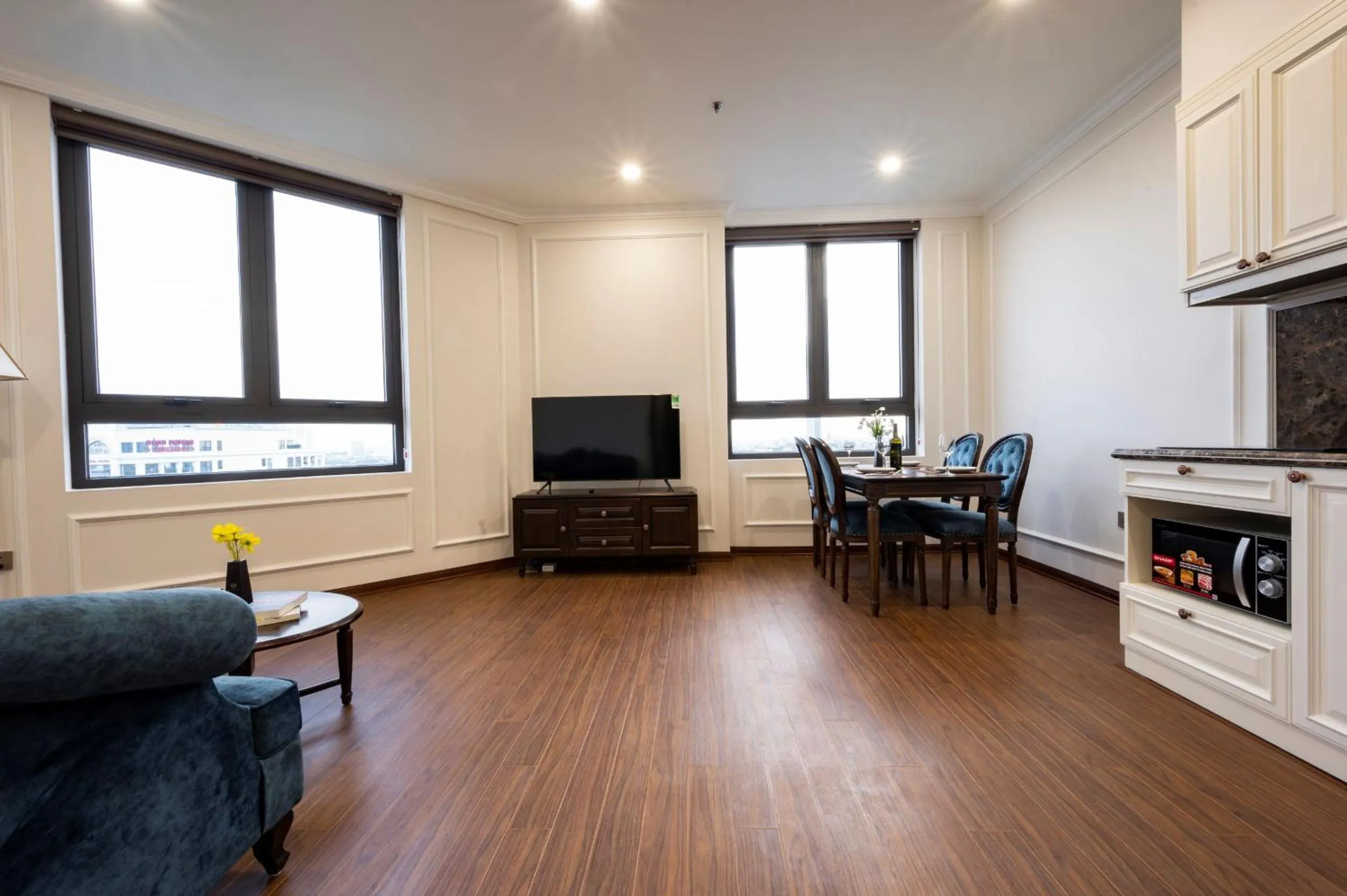 Communal lounge/ TV room in MADELISE HOTEL&APARTMENT