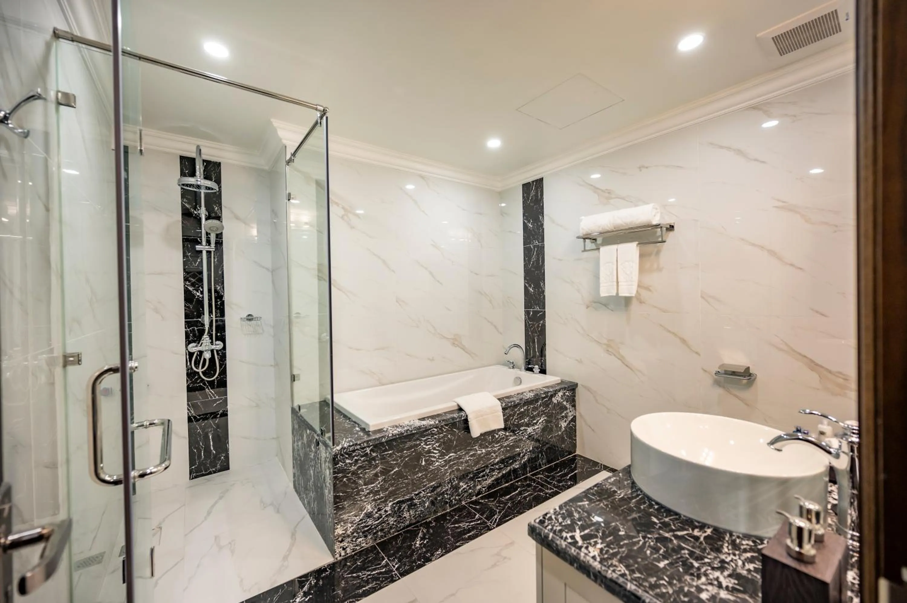 Bathroom in MADELISE HOTEL&APARTMENT