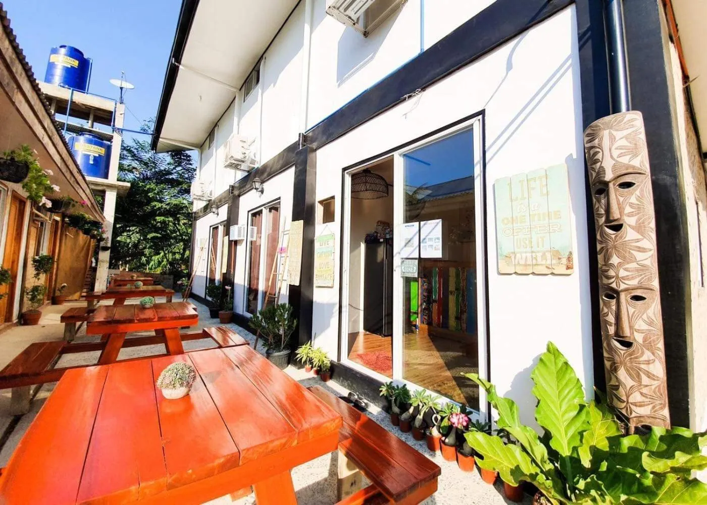 Property building in Keira Backpackers