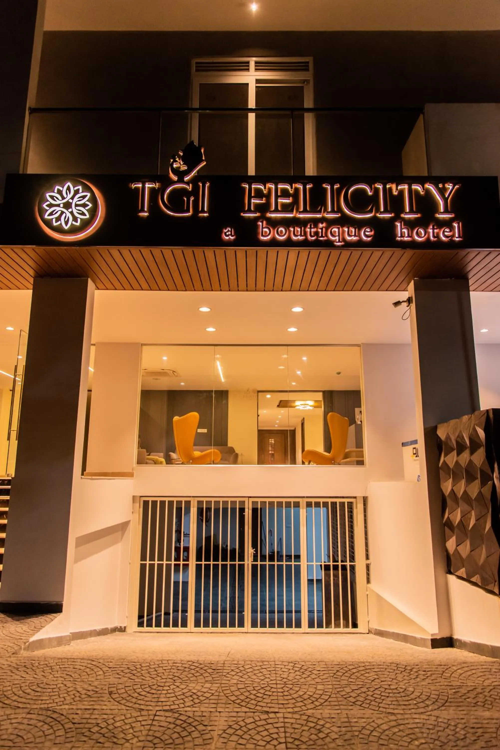 Facade/entrance in TGI Felicity
