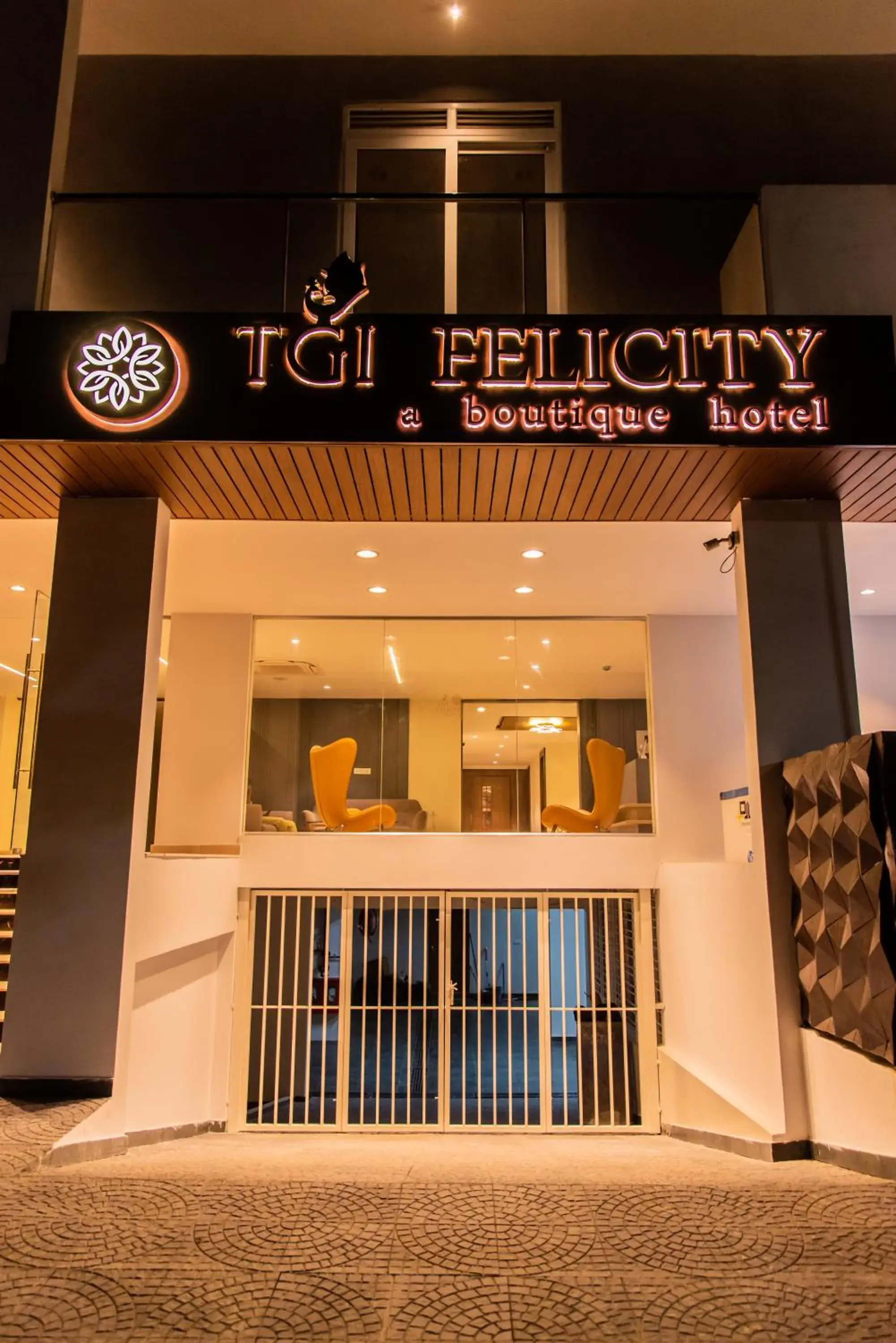 Facade/entrance in TGI Felicity Facade/entrance in TGI Felicity