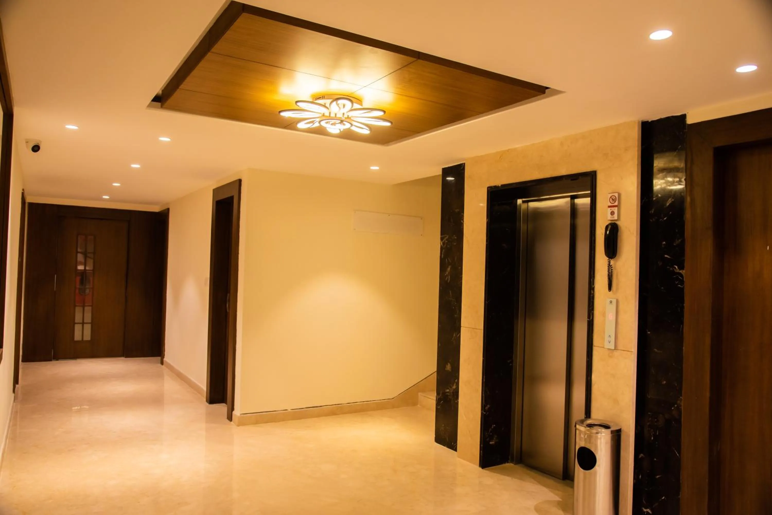 Facade/entrance in TGI Felicity