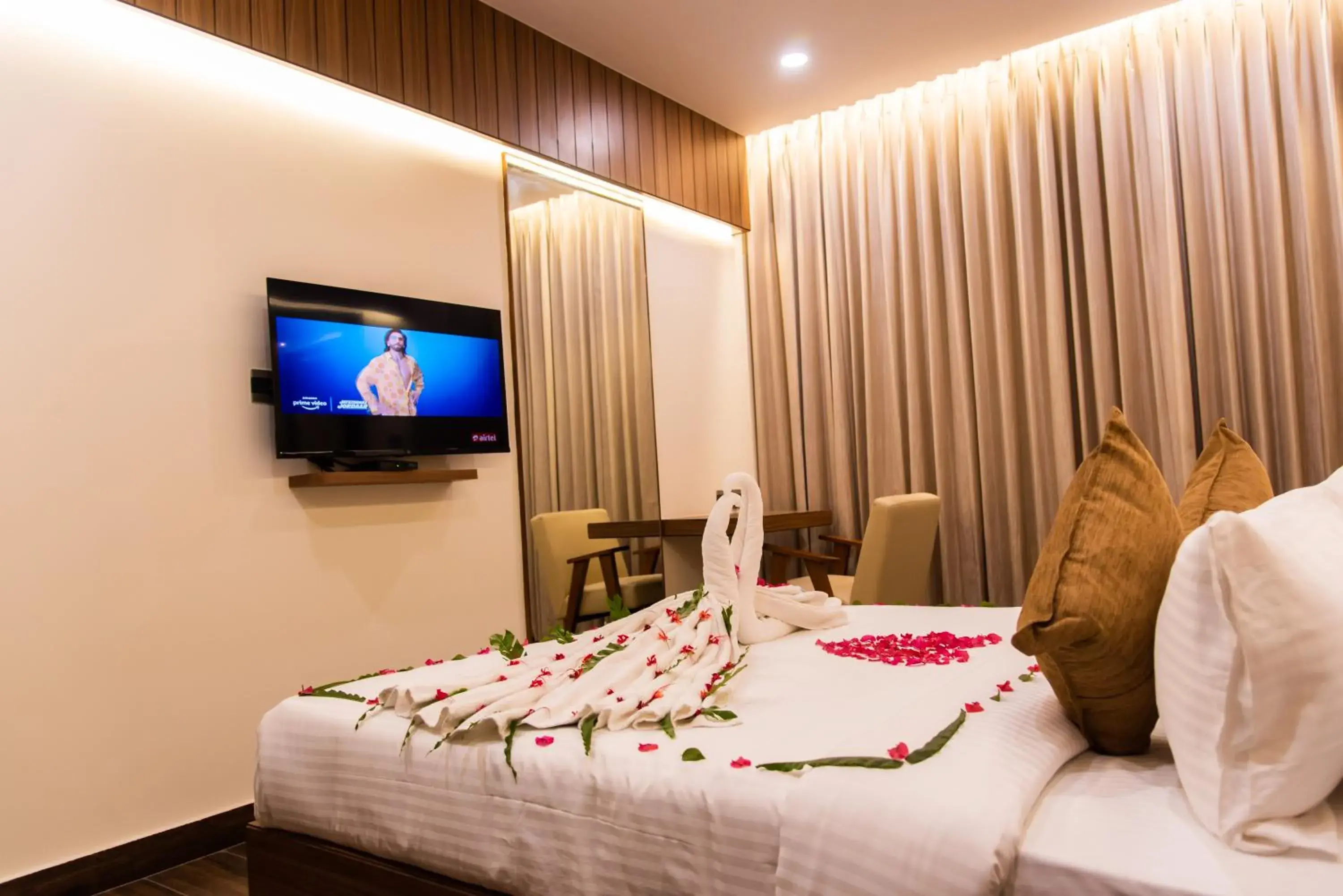 Bedroom, Bed in TGI Felicity Bedroom, Bed in TGI Felicity