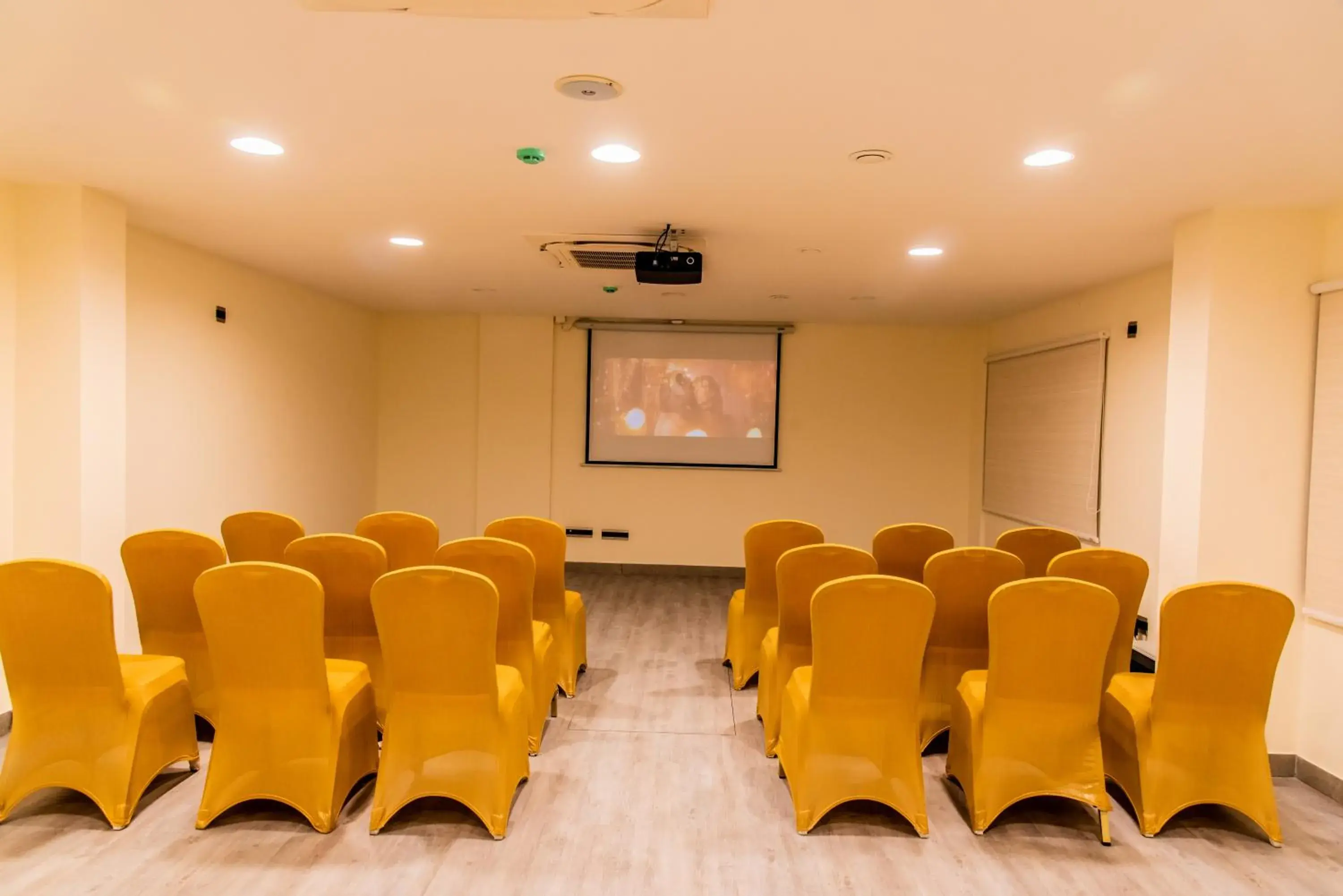 Meeting/conference room in TGI Felicity Meeting/conference room in TGI Felicity