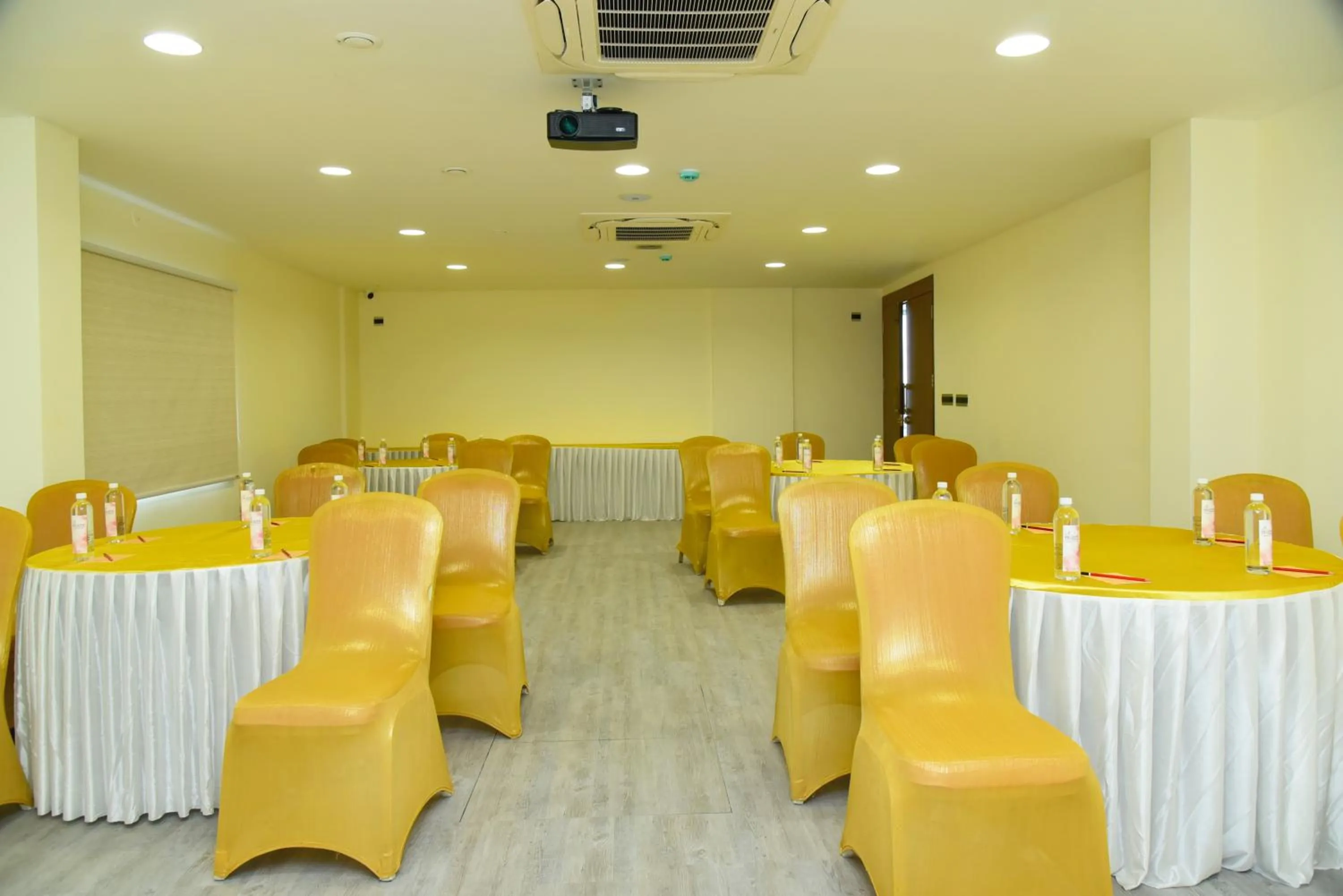 Meeting/conference room in TGI Felicity