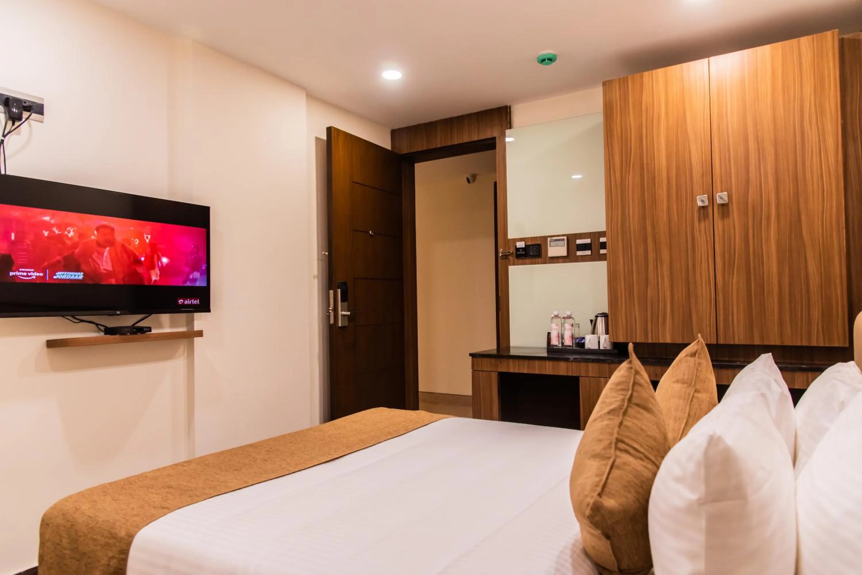 Bedroom, Bed in TGI Felicity