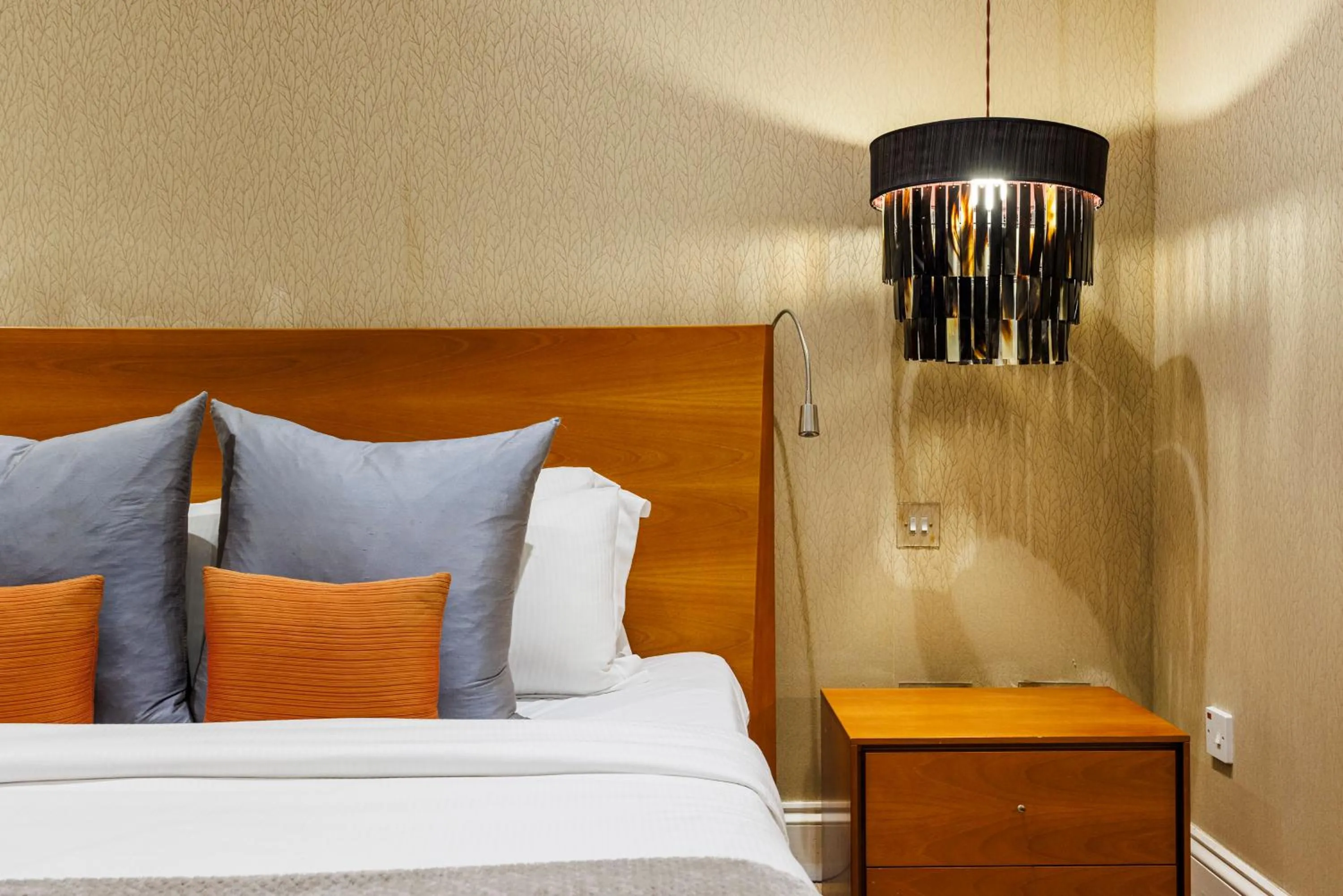 Hyde Park Hideaway Sleeps 6