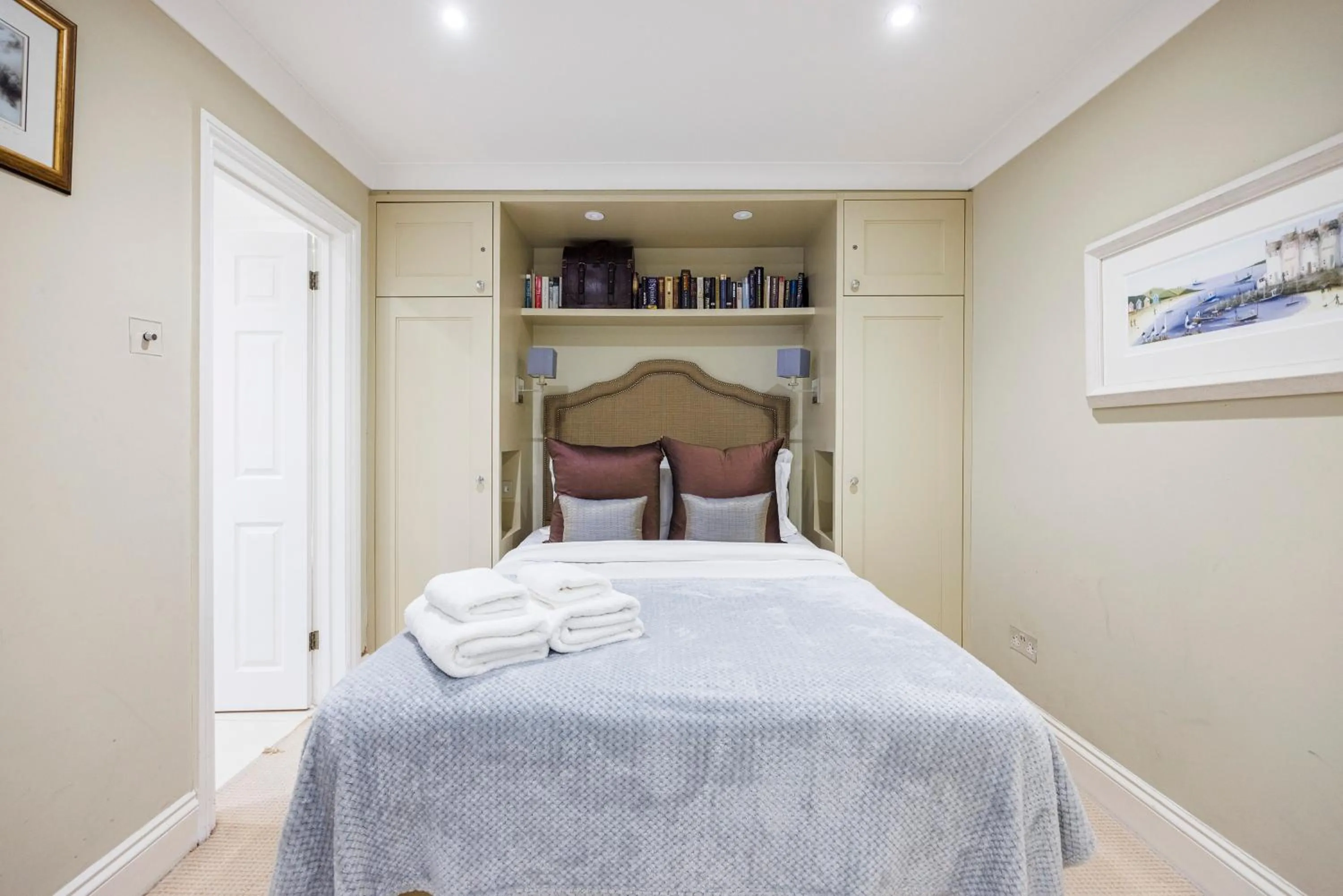 Hyde Park Hideaway Sleeps 6