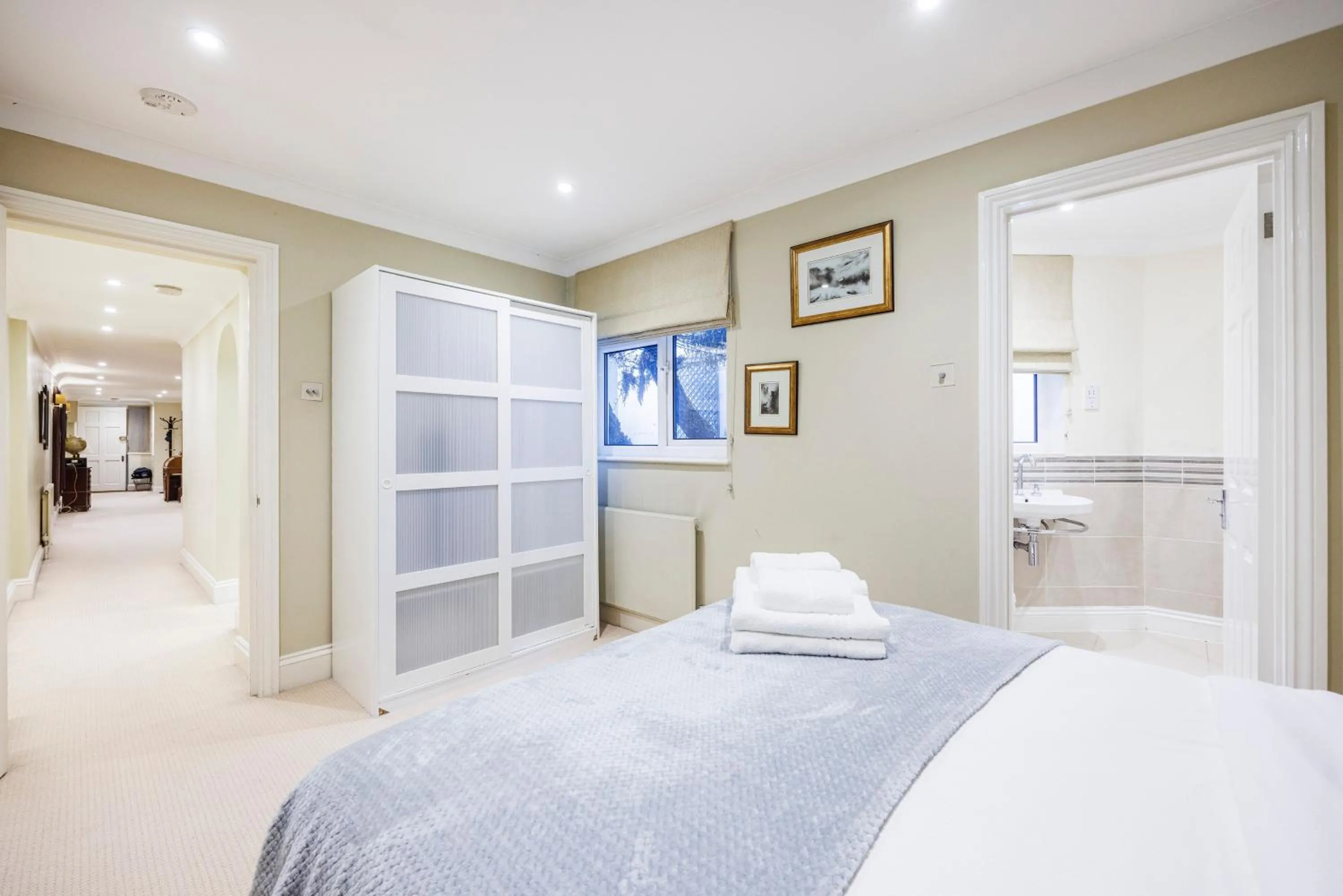Hyde Park Hideaway Sleeps 6