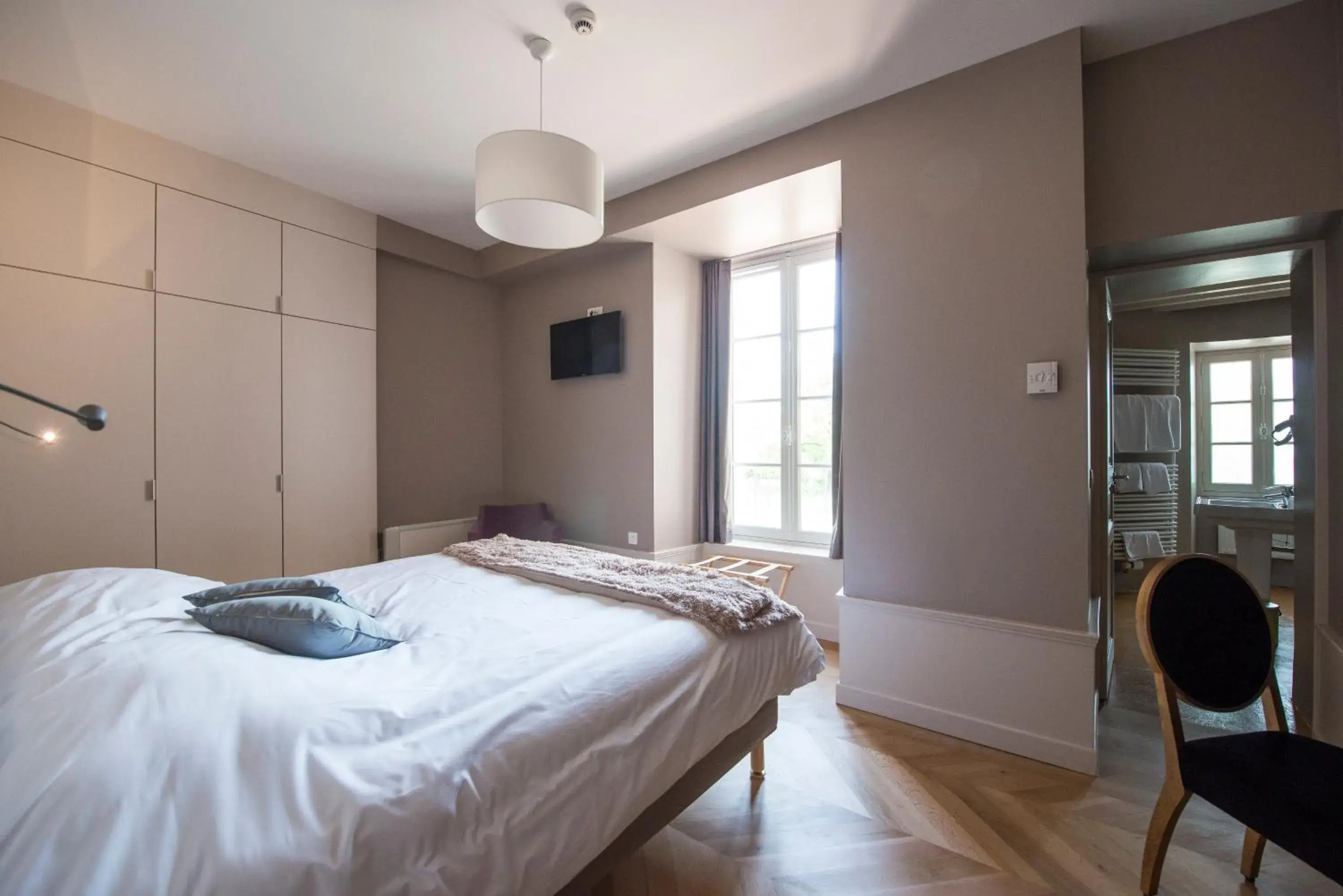 Comfort Double Room in Chateau du Bost Comfort Double Room in Chateau du Bost