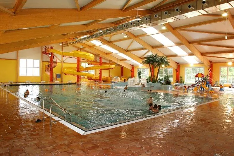 Swimming pool in Sporthotel Neuruppin - Apartmenthaus mit Ferienwohnungen