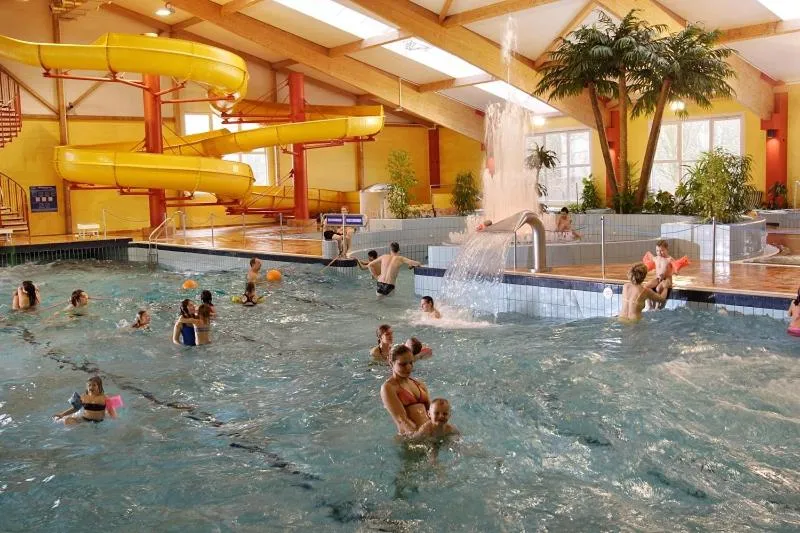 Swimming pool in Sporthotel Neuruppin - Apartmenthaus mit Ferienwohnungen