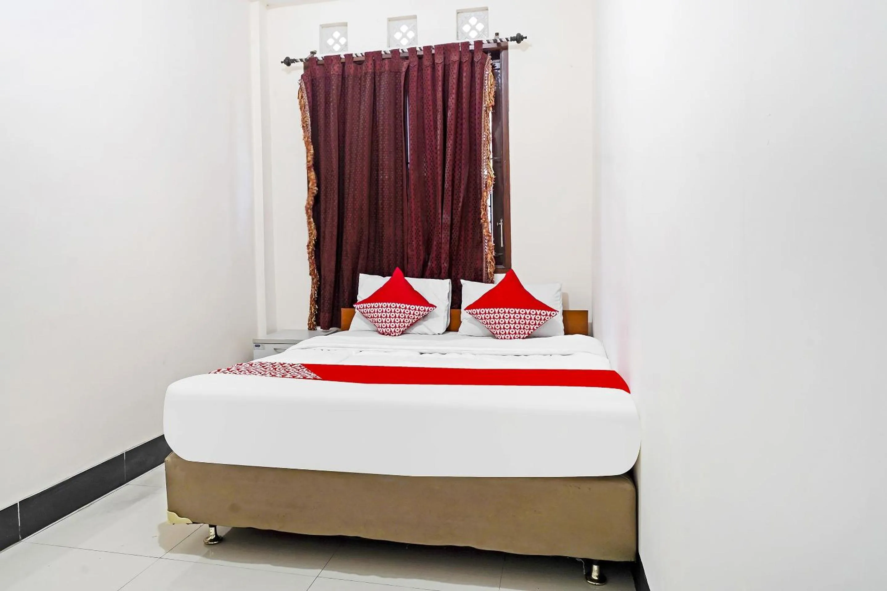 Bedroom in Hotel O Jawara Guest House Syariah