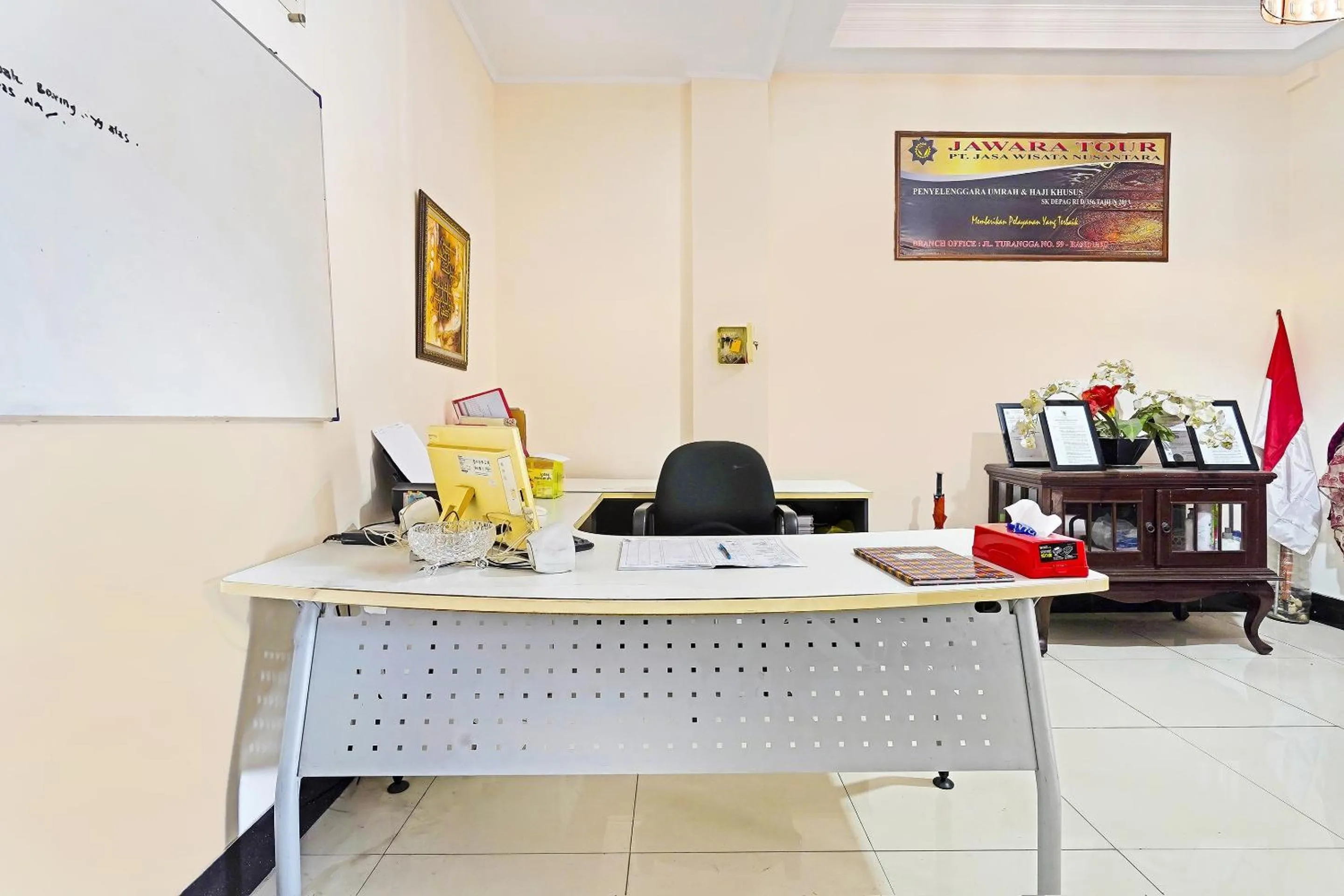 Lobby or reception in Hotel O Jawara Guest House Syariah