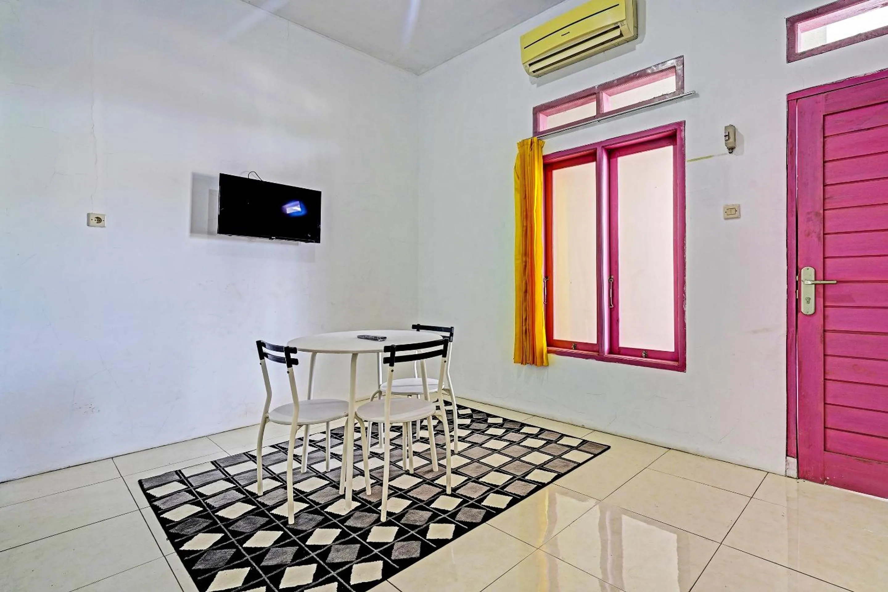 Bedroom in OYO 91329 Guest House Le-banon Syariah