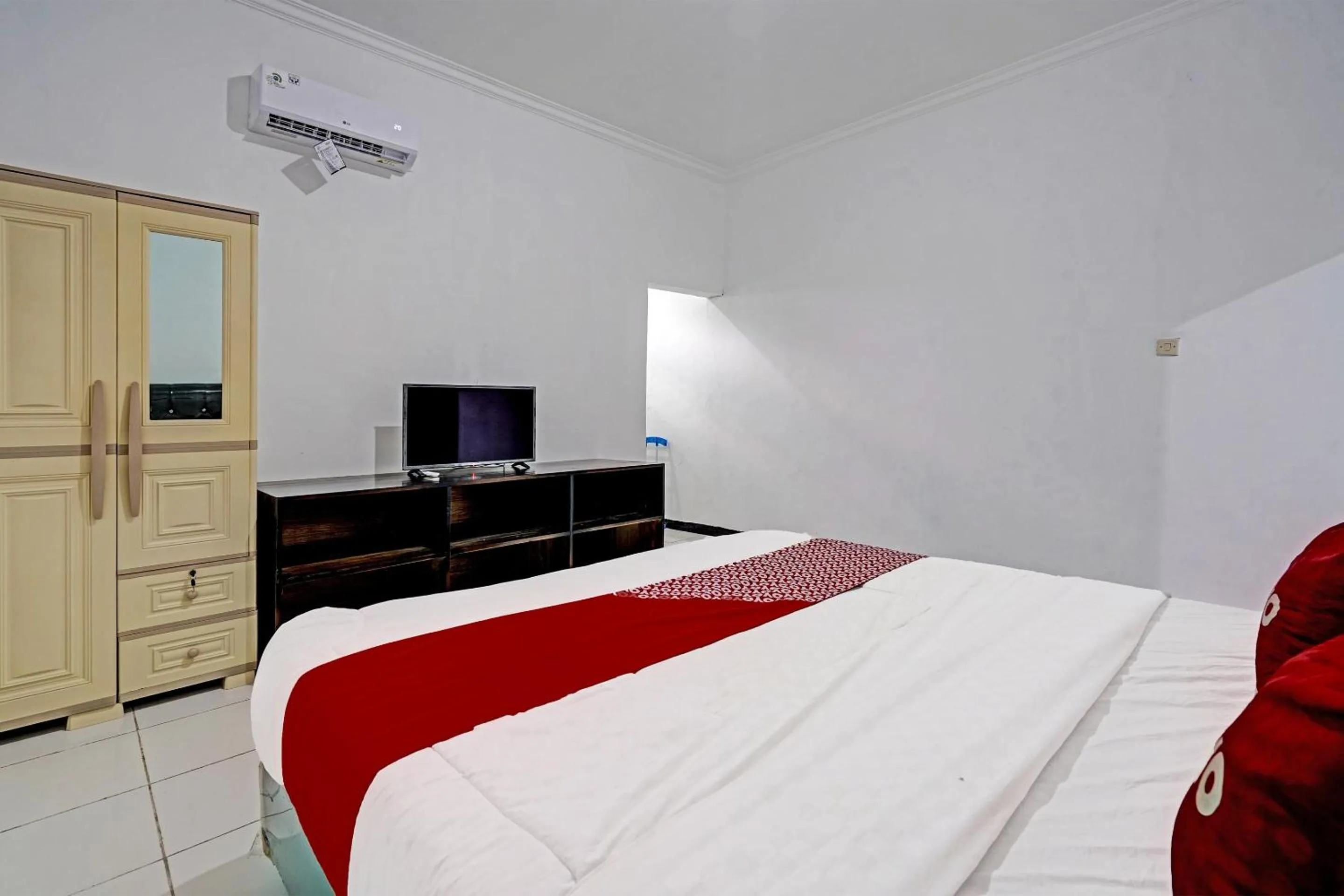 Bedroom, Bed in OYO 91334 Permata Papua Guest House