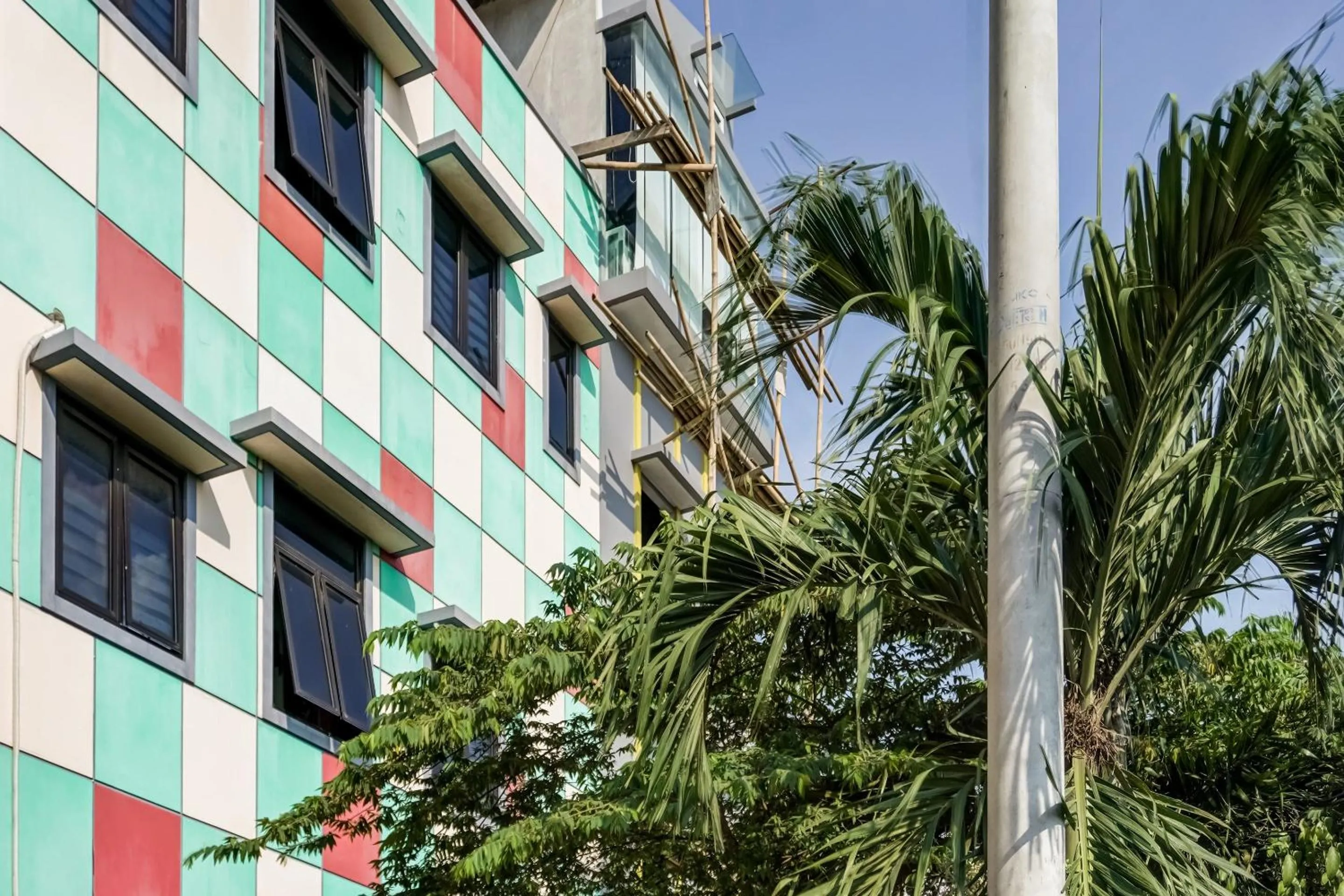 Facade/entrance in SPOT ON 91336 Guesthouse Tarumanegara