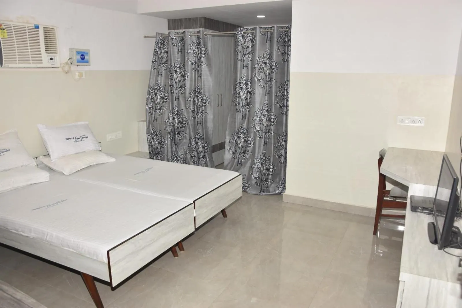 Bed in Hotel Sree Vasudev