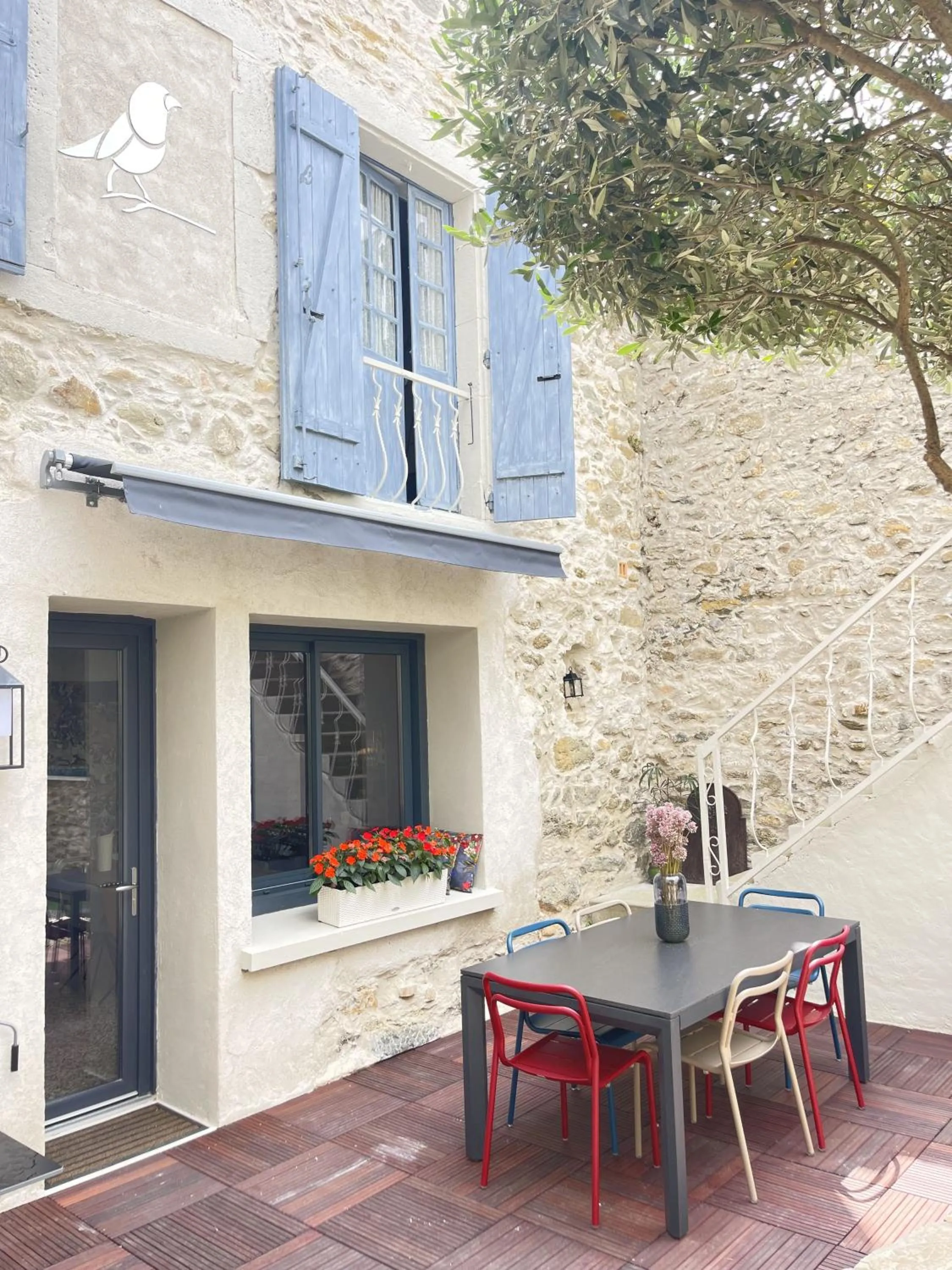 Breakfast in L'oiseau Bleu suite MERLE BLEU