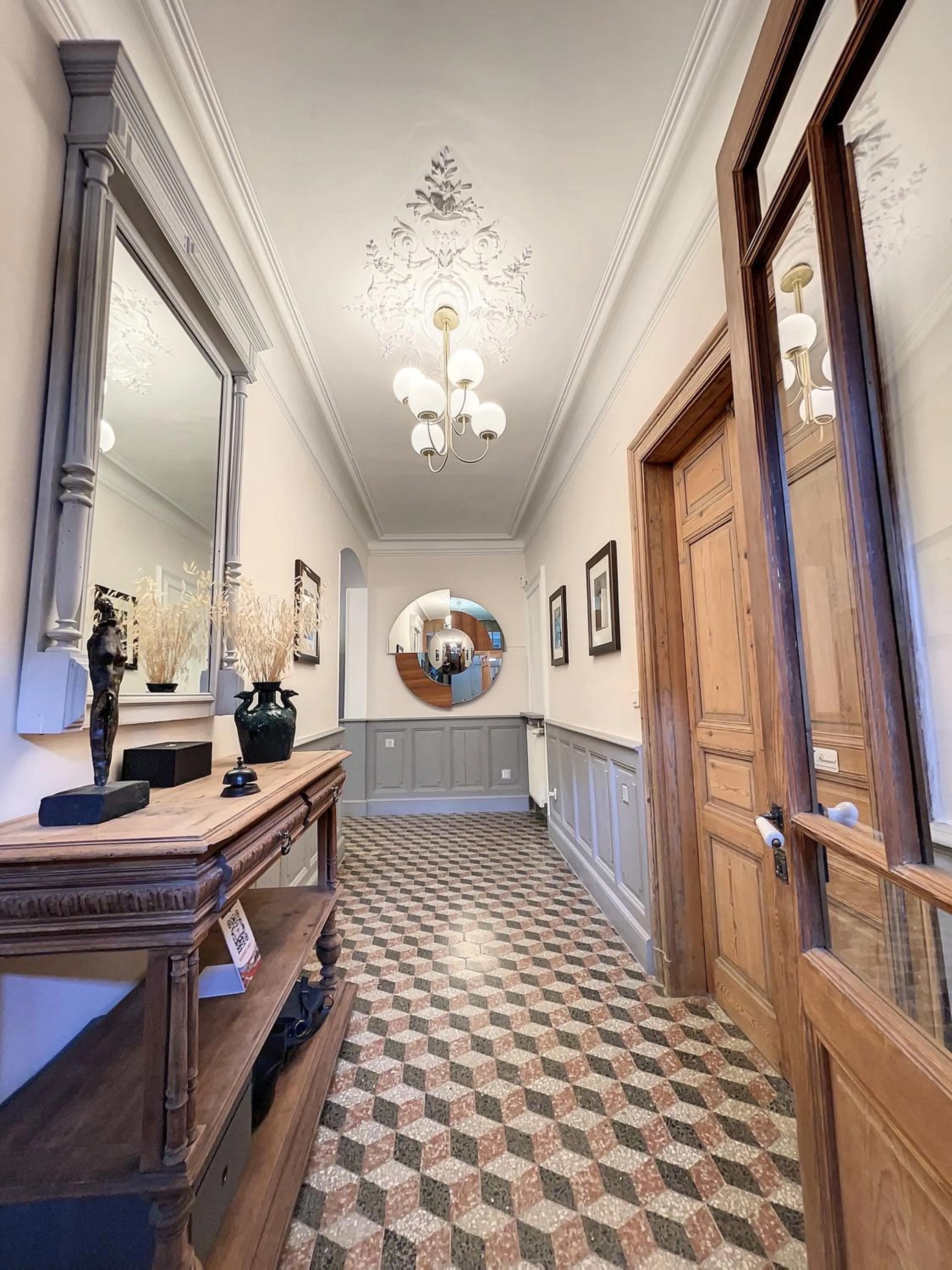 Lobby or reception in L'oiseau Bleu suite MERLE BLEU