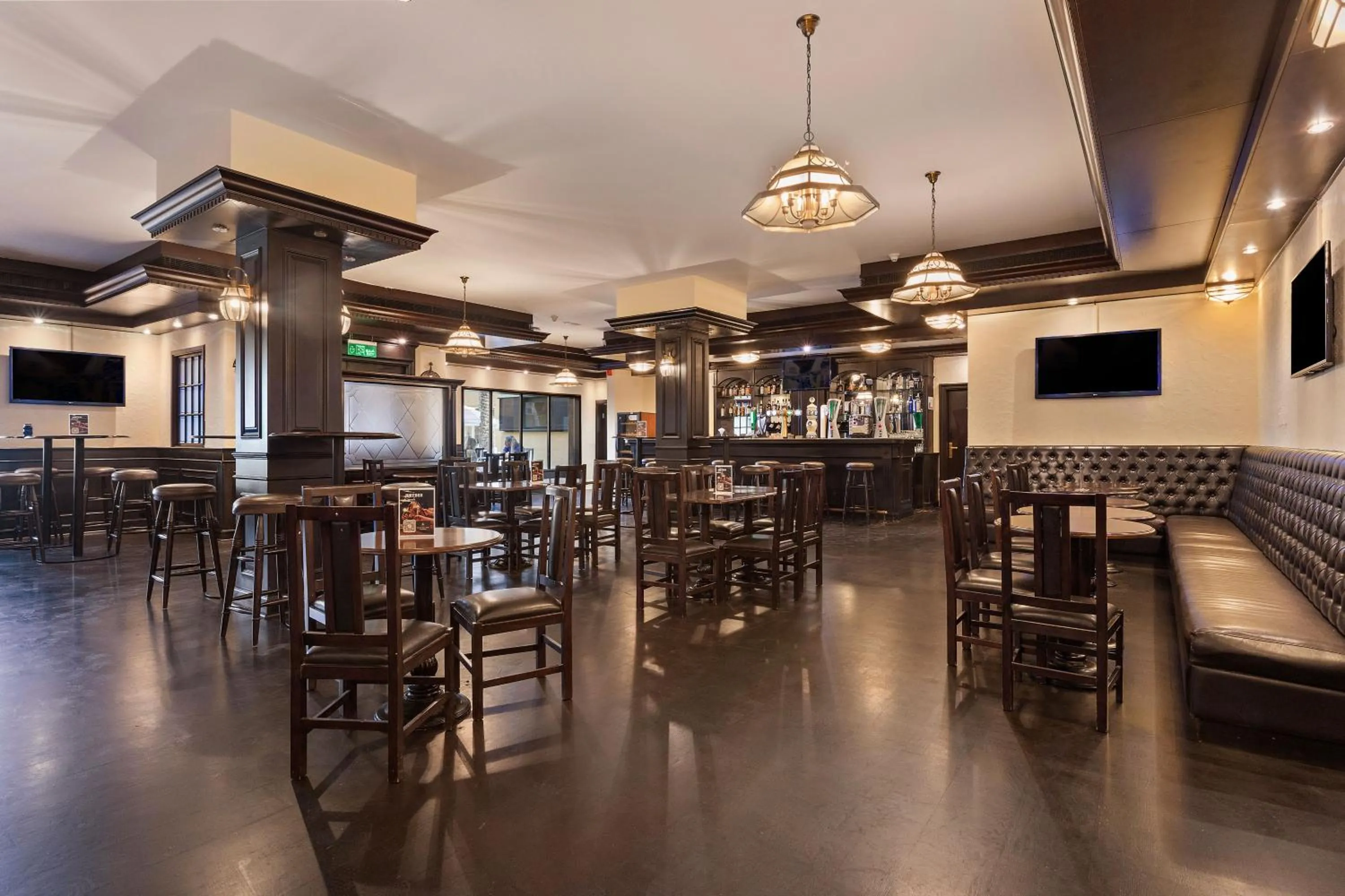 Restaurant/places to eat in Al Hamra Village Hotel