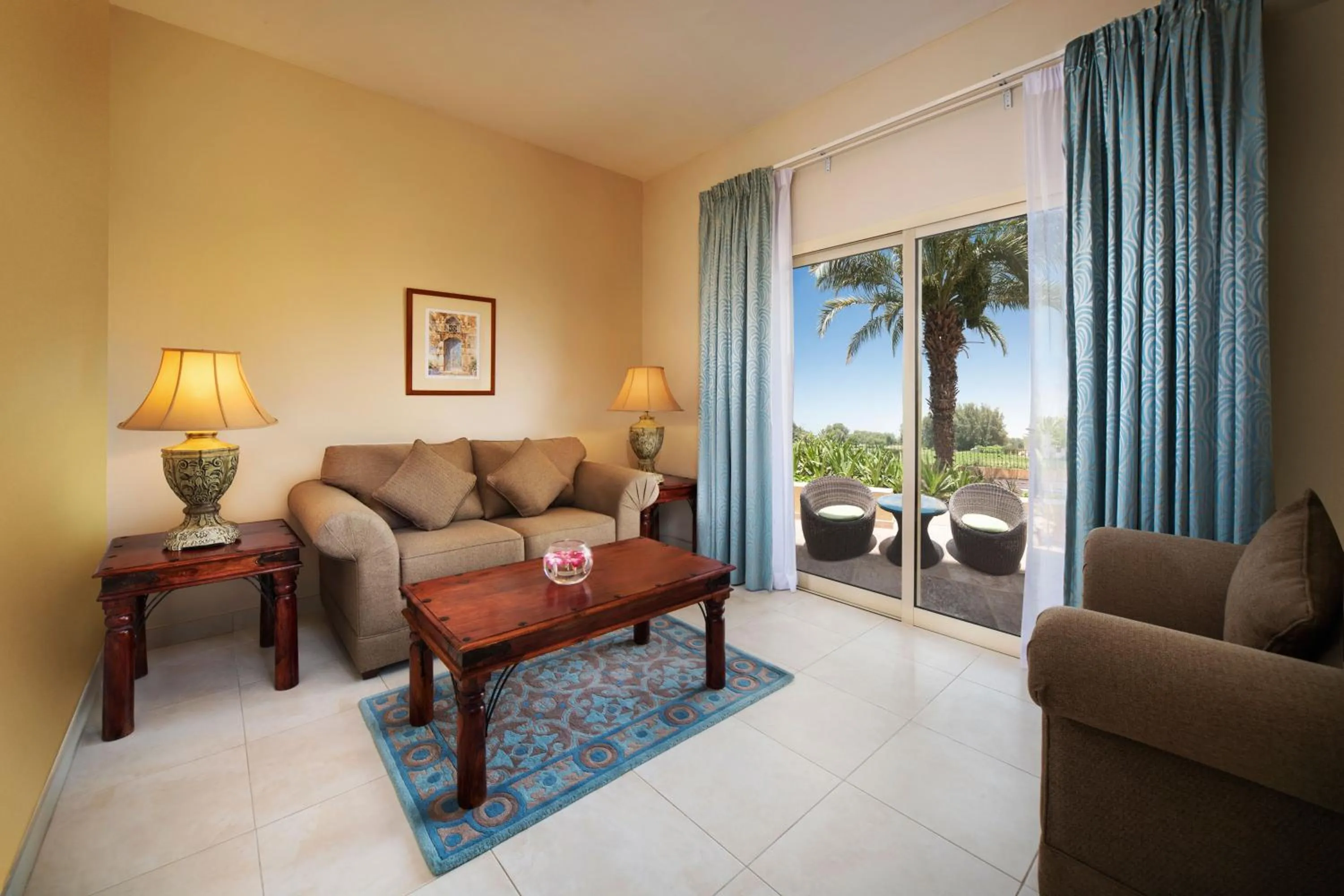 Living room in Al Hamra Village Hotel