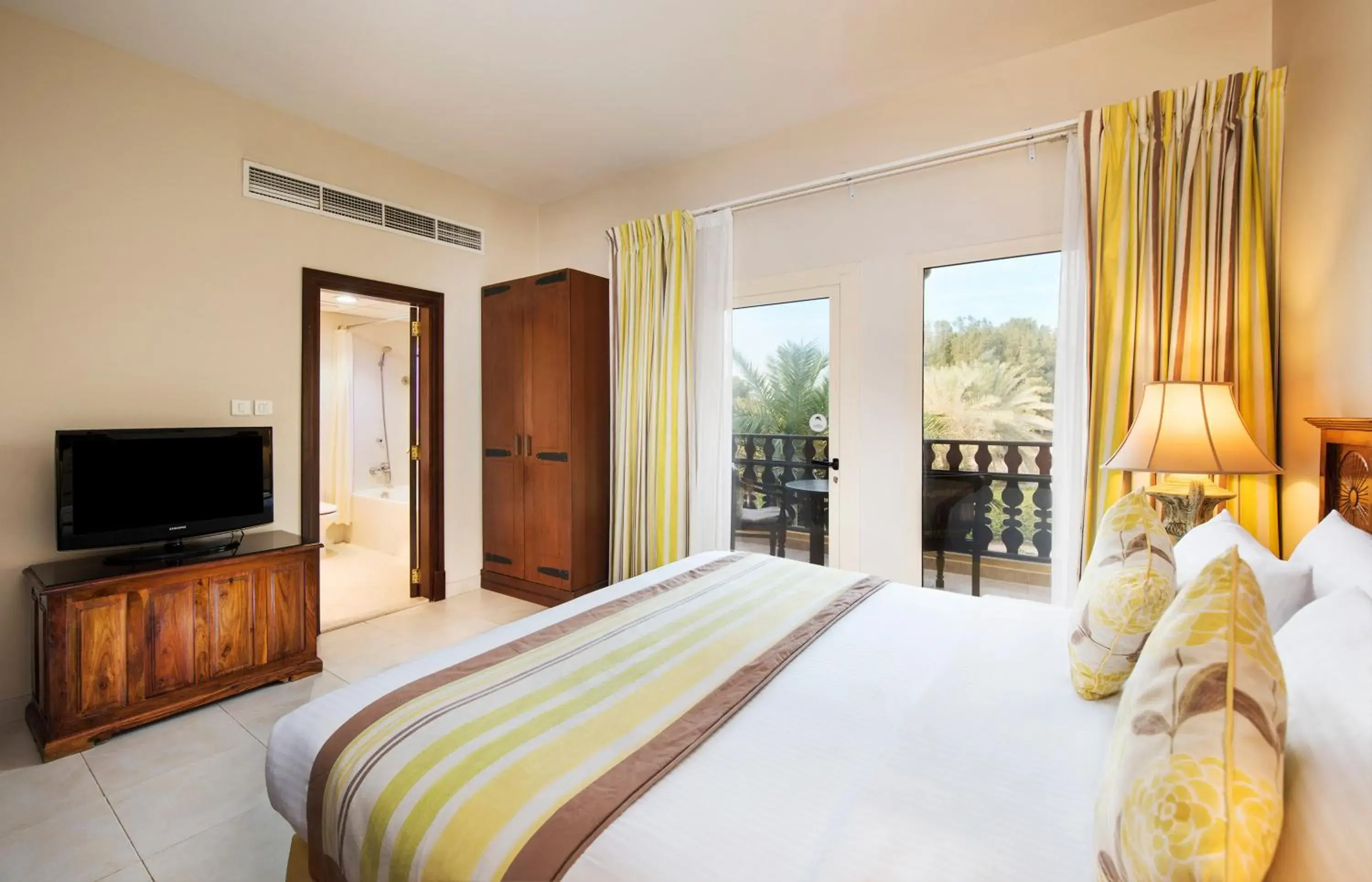 Photo of the whole room, Bed in Al Hamra Village Hotel Photo of the whole room, Bed in Al Hamra Village Hotel