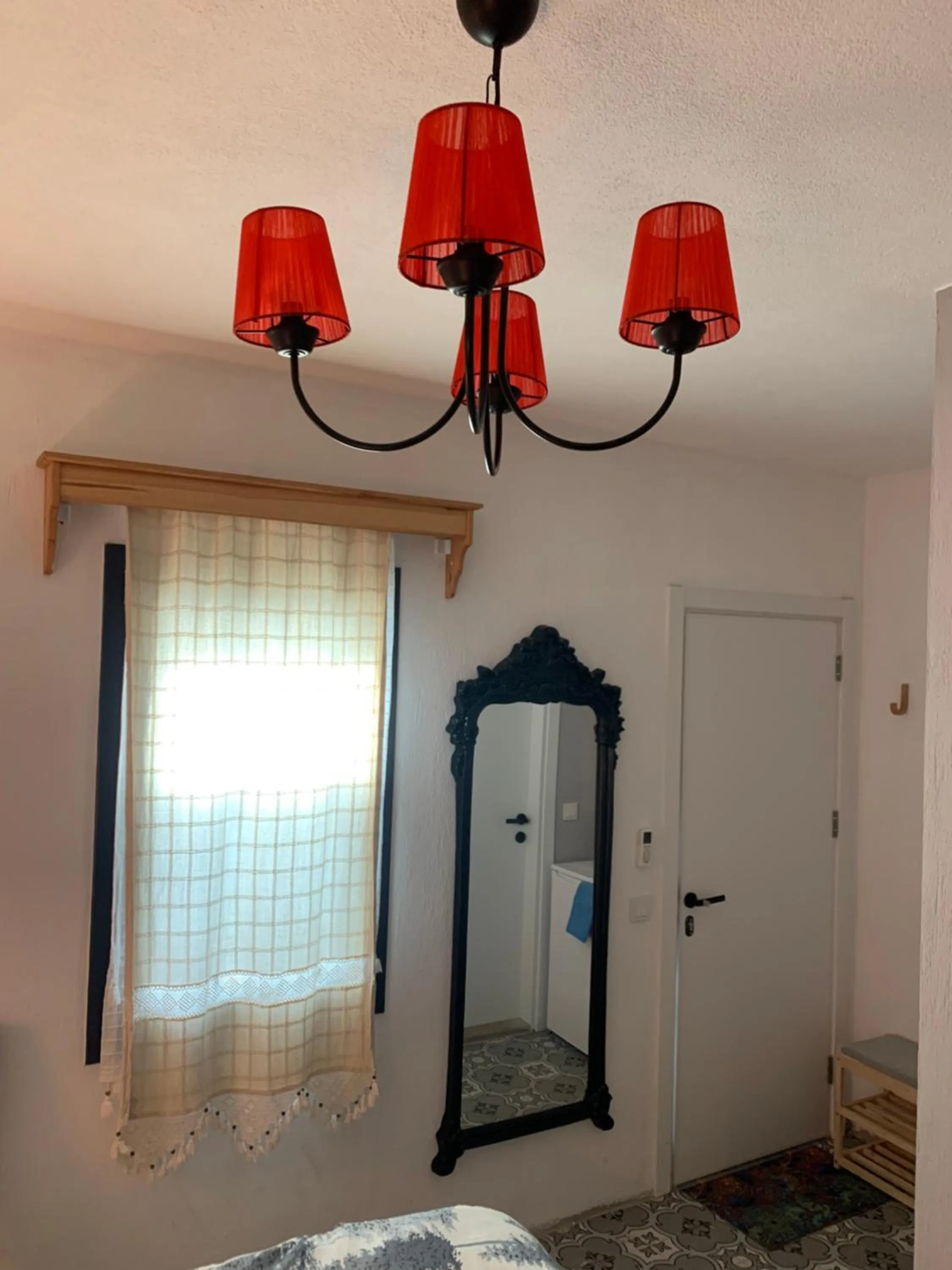 Facade/entrance, Bed in Arden's House