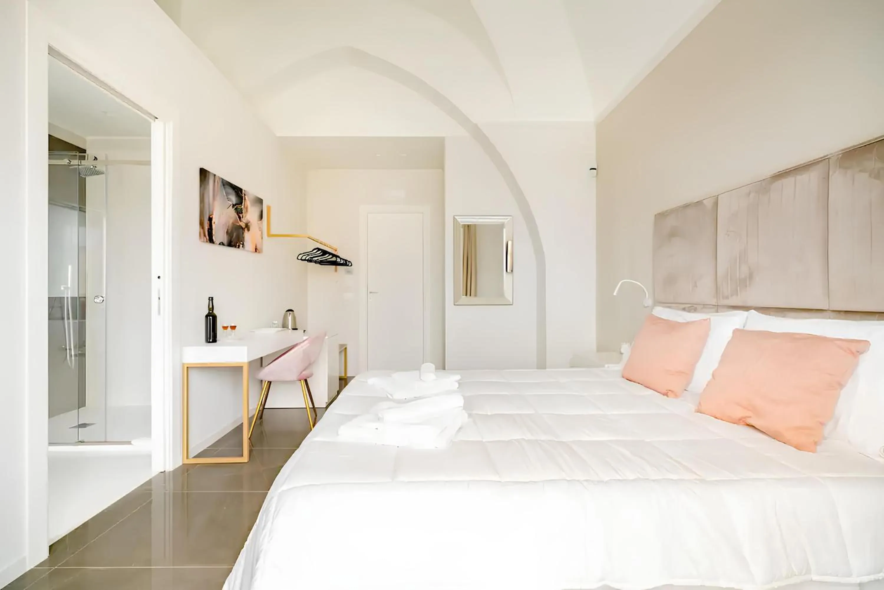 Bedroom, Bed in Shoruq