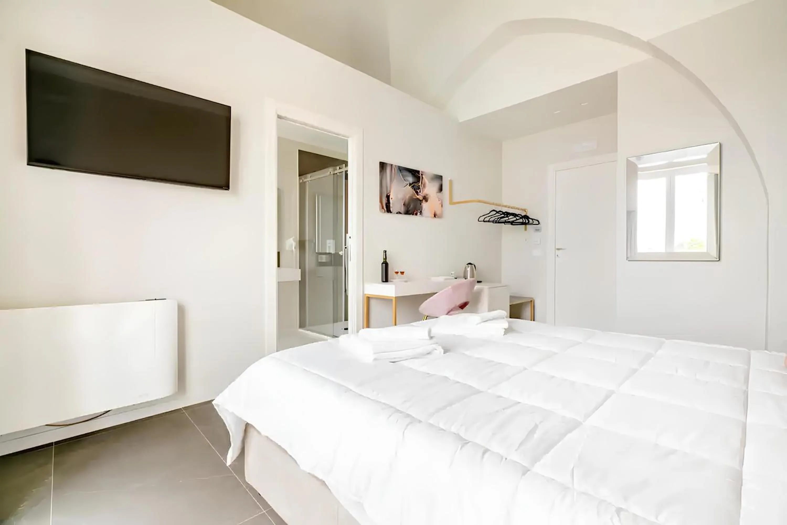 Bedroom, Bed in Shoruq