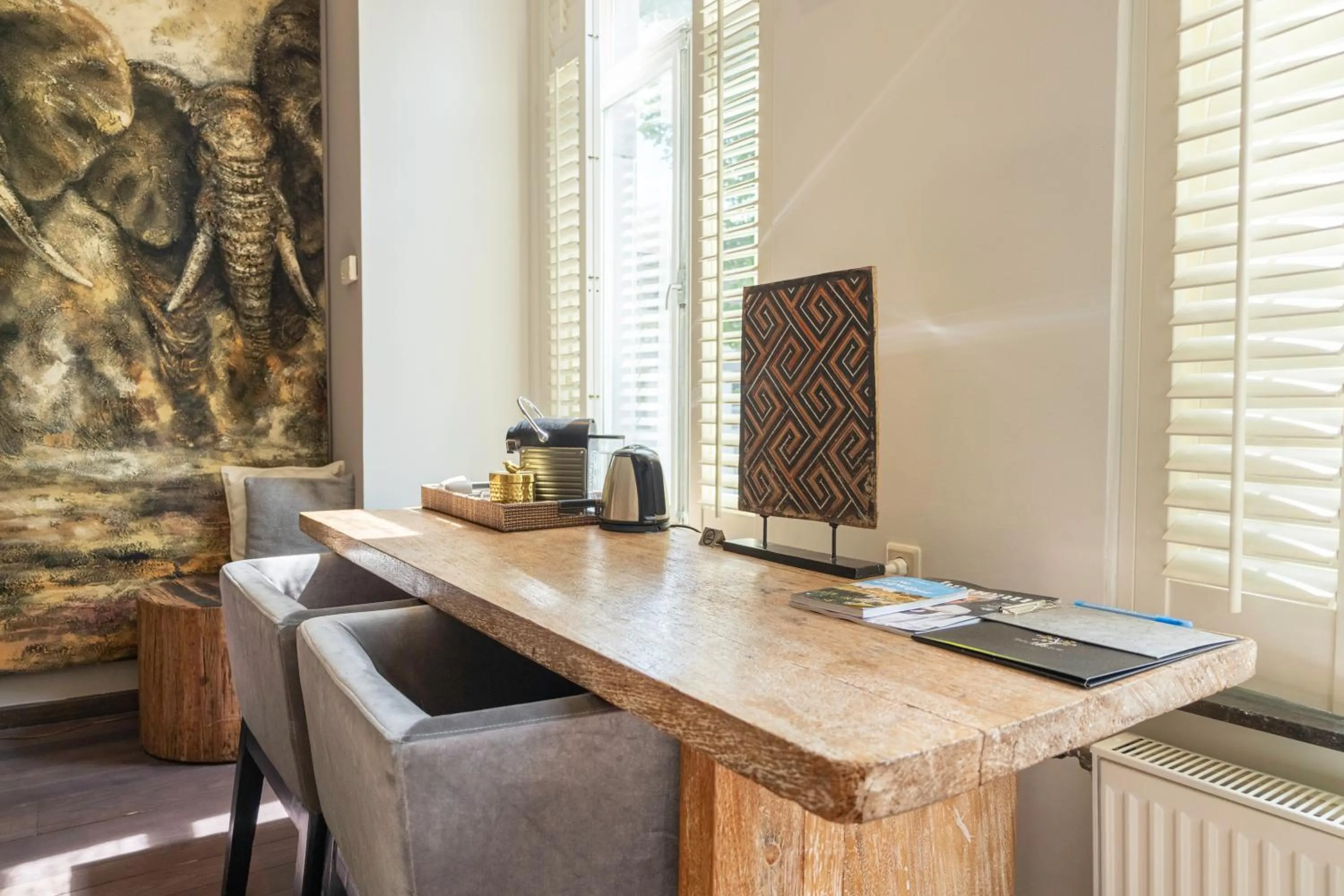 Seating area in Bouteaque Hotel