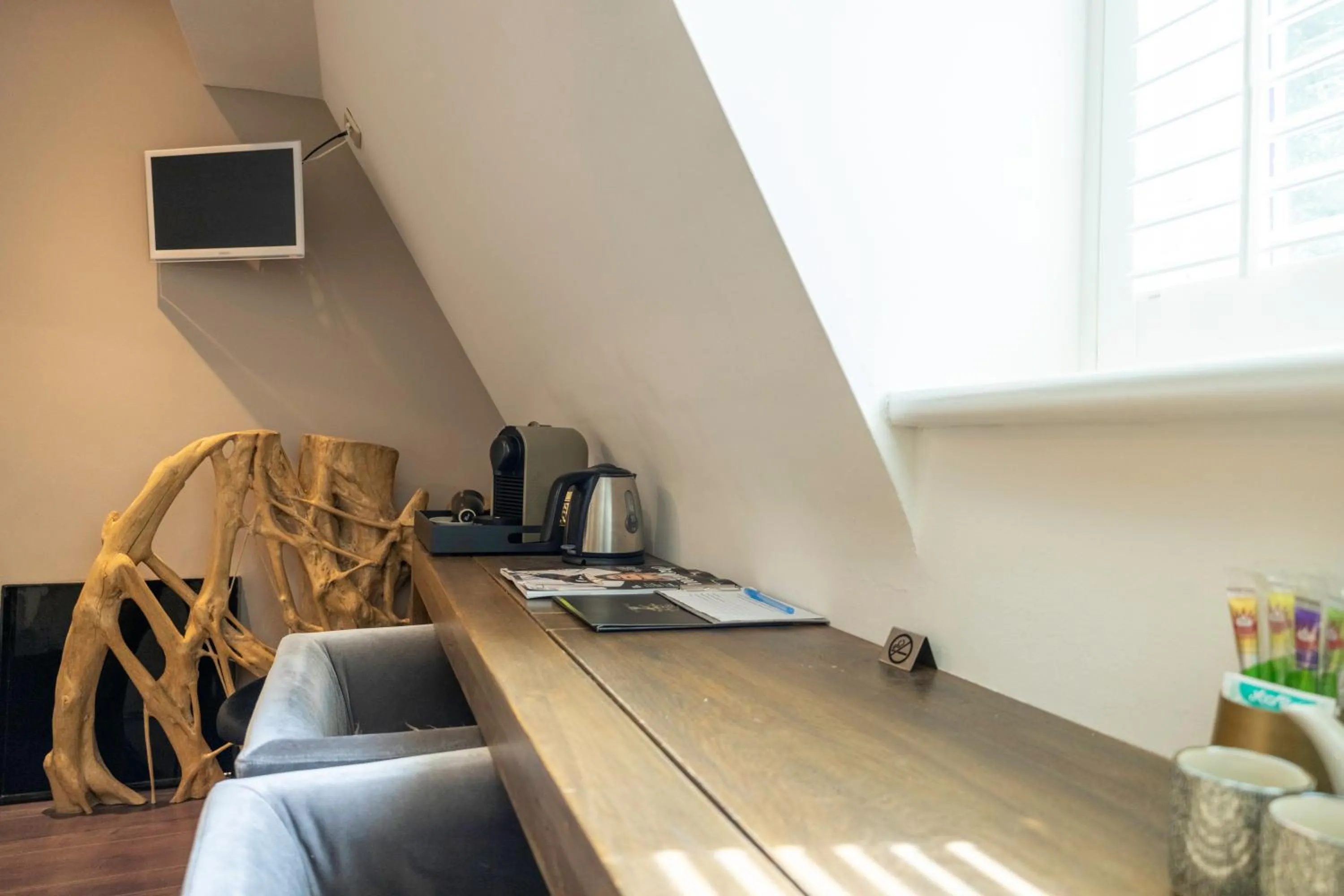 Seating area in Bouteaque Hotel