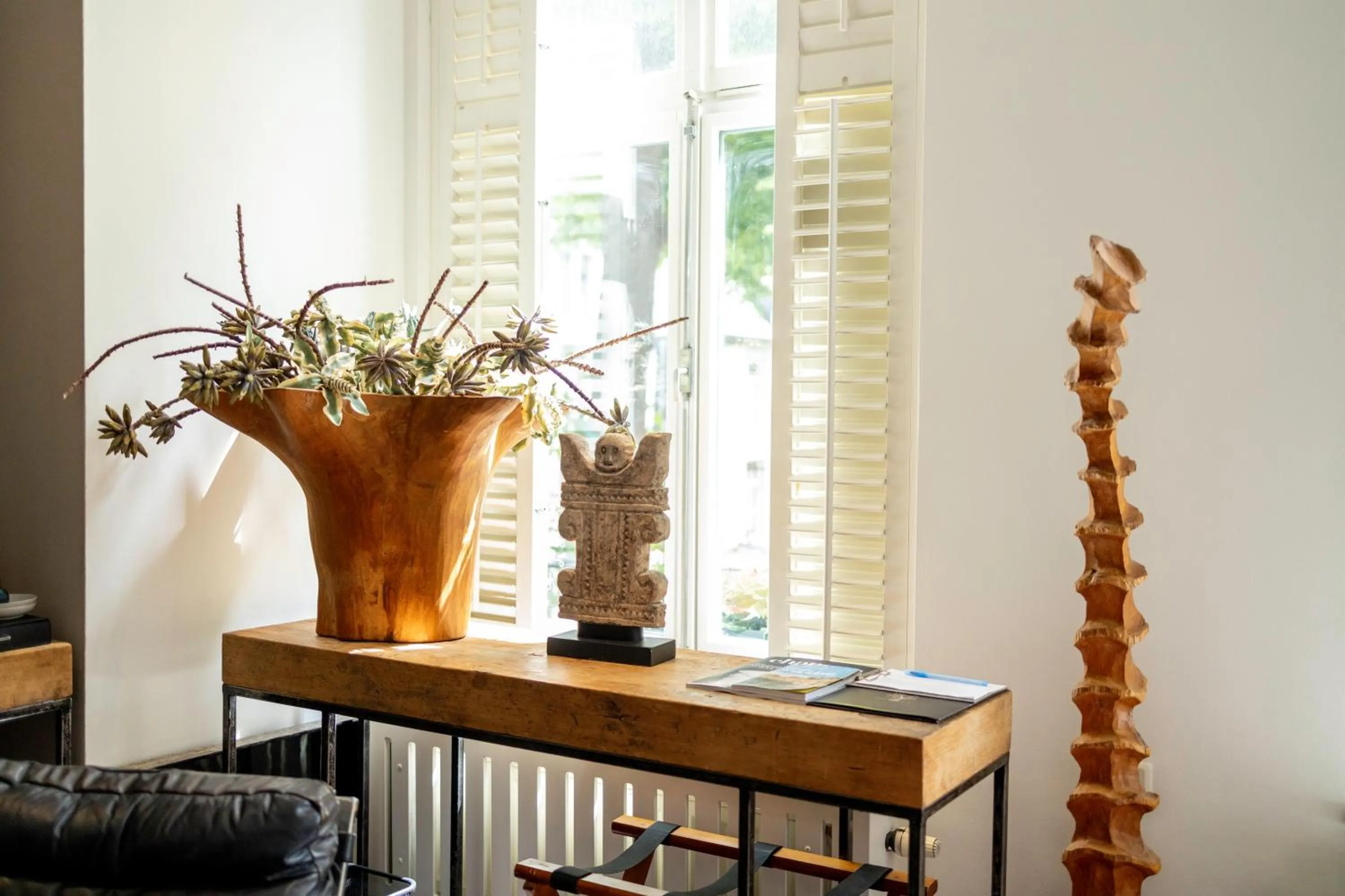 Decorative detail in Bouteaque Hotel