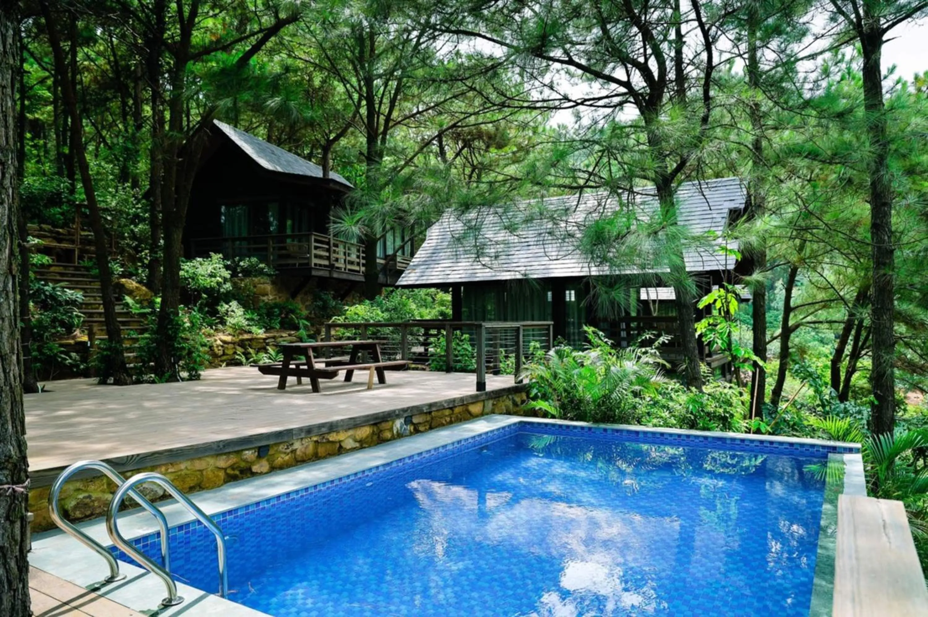 Swimming pool in Amaya Retreat