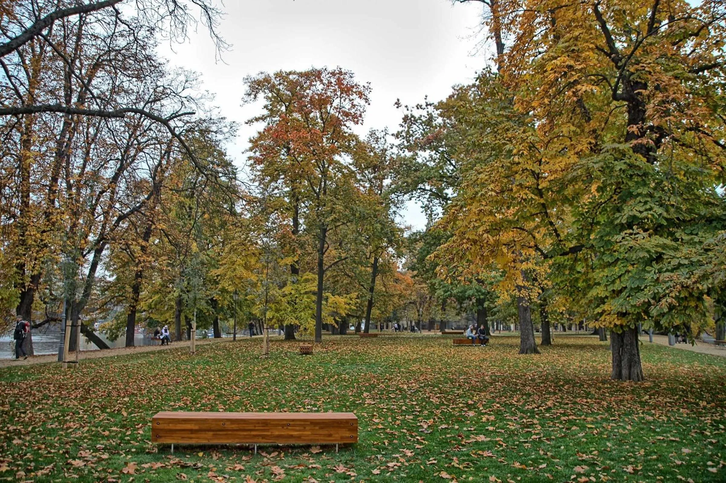 Area and facilities in Riverside Apartment