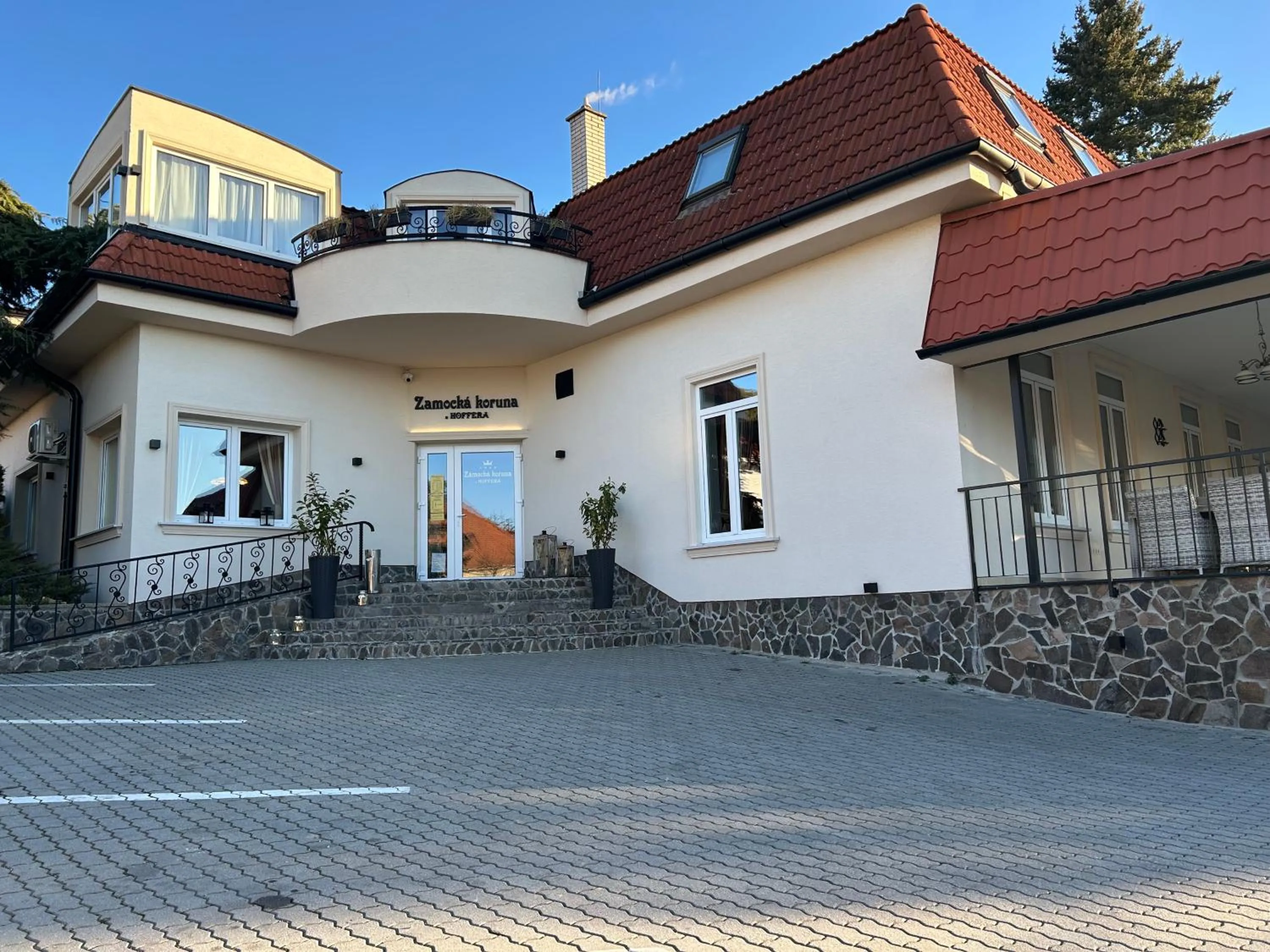 Property building in Zámocká koruna u Hoffera