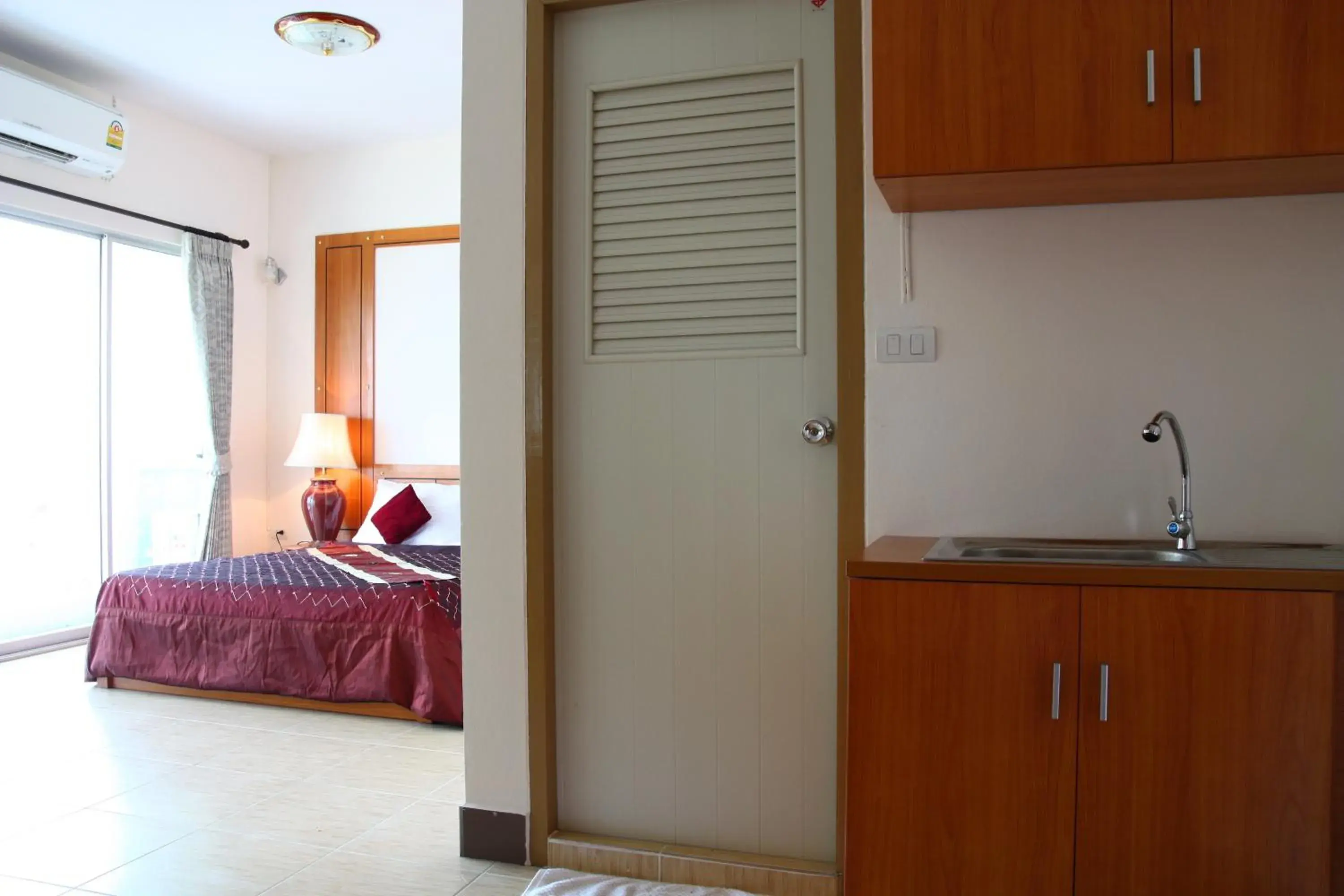 Kitchen or kitchenette, Bed in Choktawee Residence and Mansion Kitchen or kitchenette, Bed in Choktawee Residence and Mansion