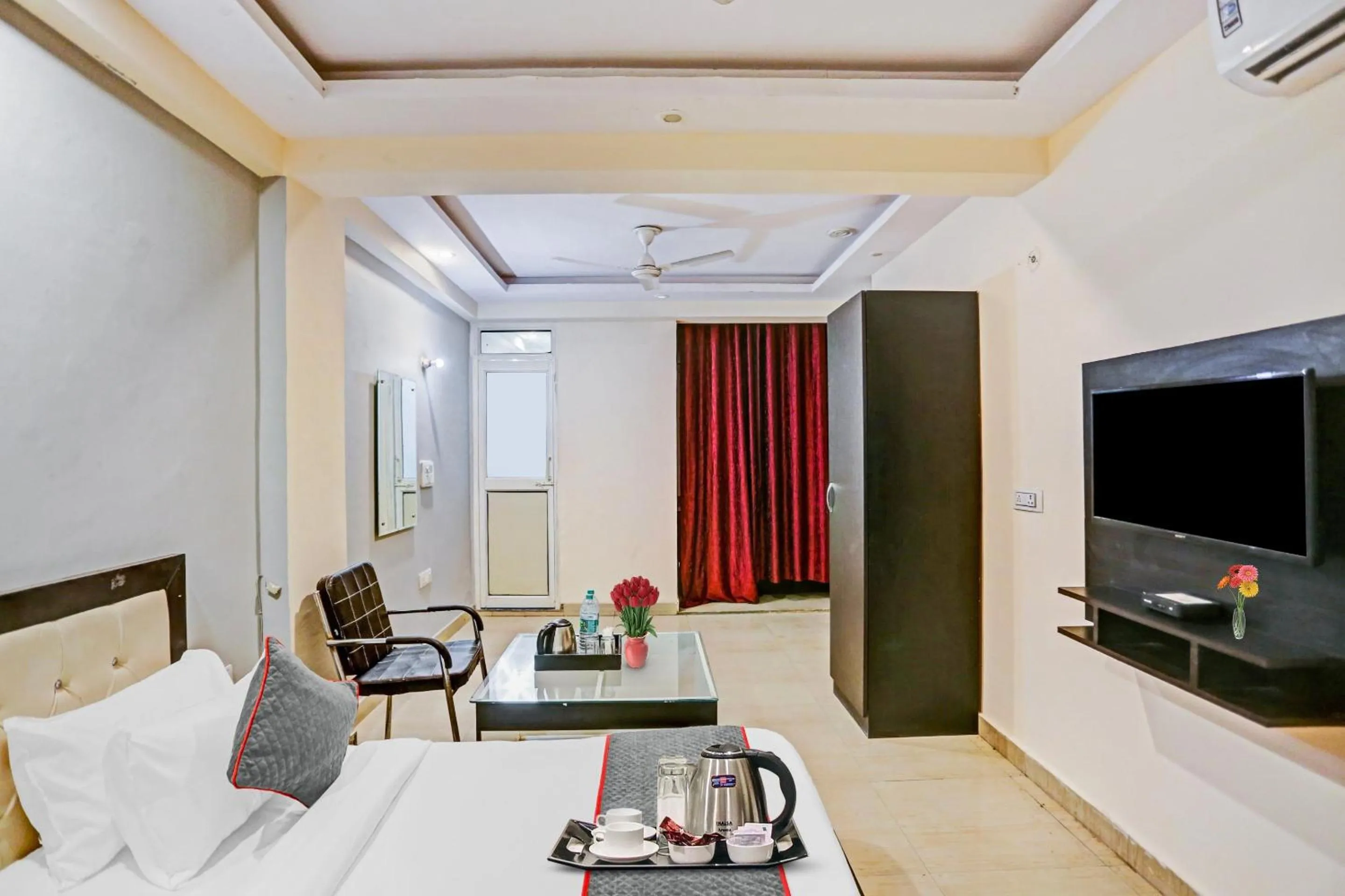 Bedroom in Townhouse Zodiac Near Botanic Garden of Indian Republic