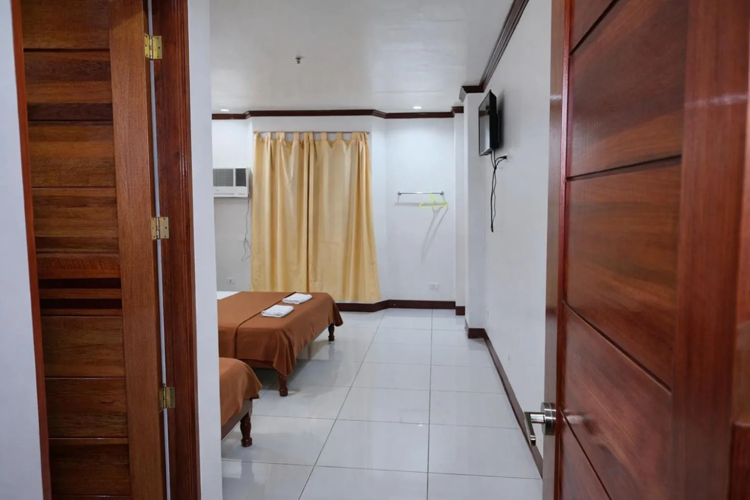 Bed in La Elliana Hotel & Restaurant, Inc.