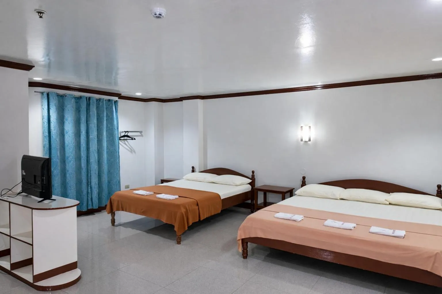 Bed in La Elliana Hotel & Restaurant, Inc.